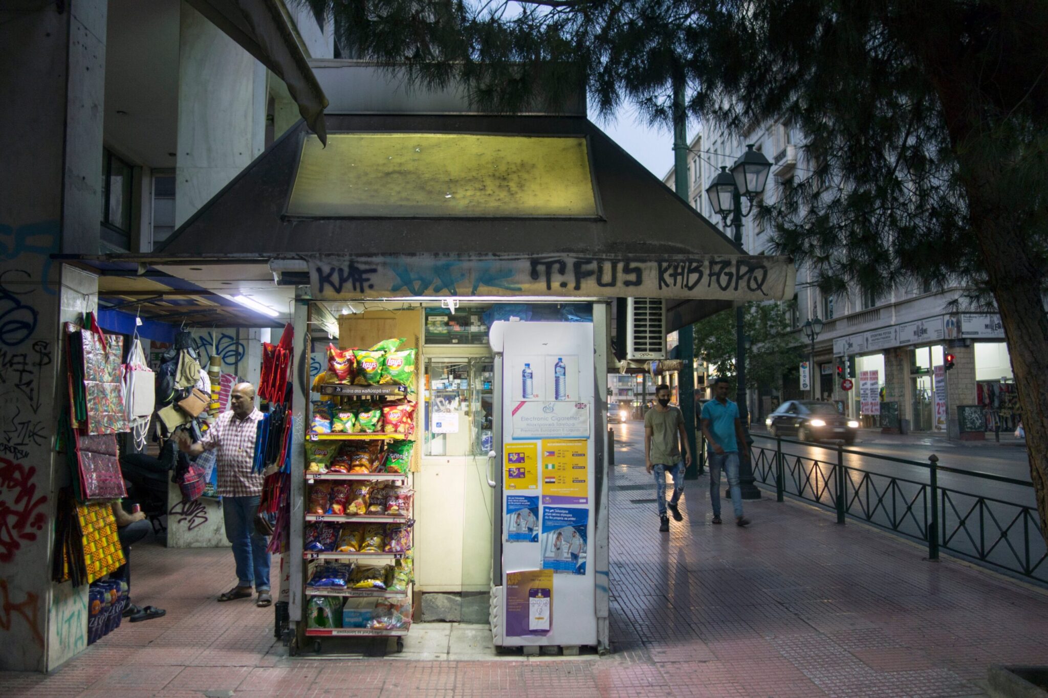 Μία ληστεία τη μέρα από το “δίδυμο” που έβαζε στο στόχαστρο περίπτερα και πρατήρια καυσίμων