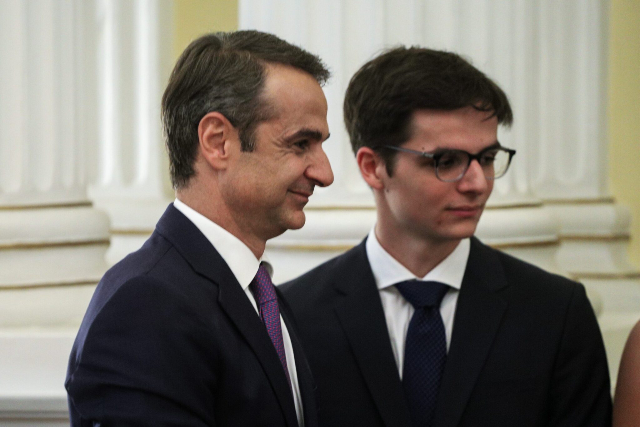 Με κορονοϊό ο γιος του Κυριάκου Μητσοτάκη- «Πινγκ πονγκ» ανακοινώσεων ΝΔ- ΣΥΡΙΖΑ