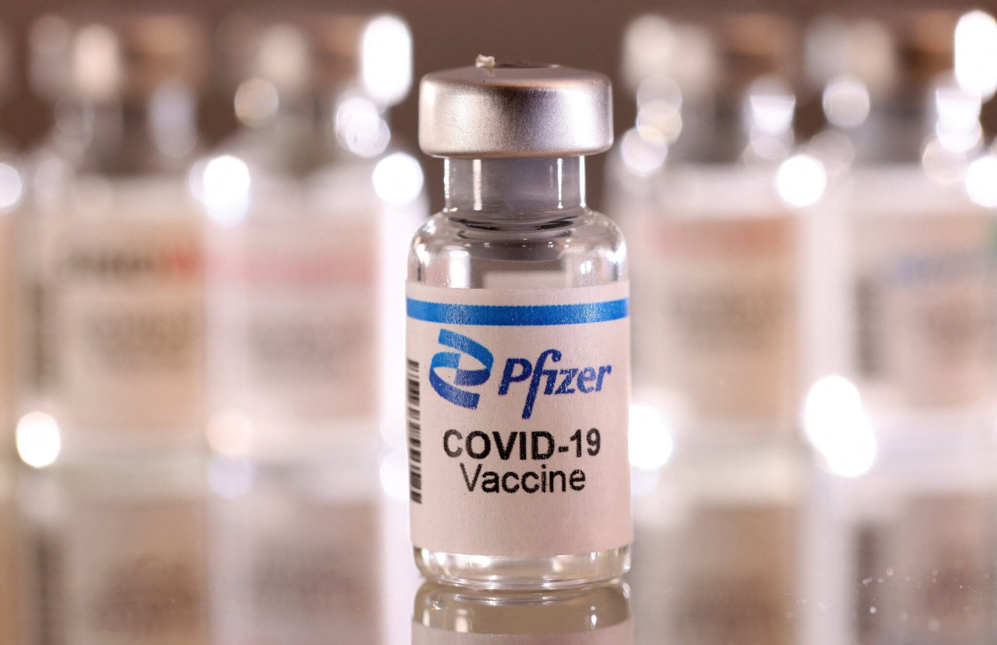 Κορονοϊός: Pfizer και BioNTech ξεκίνησαν δοκιμές εμβολίου που στοχεύει στην Ομικρον