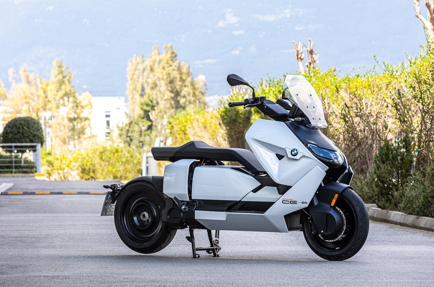 Διαθέσιμο το νέο ηλεκτρικό scooter BMW CE 04