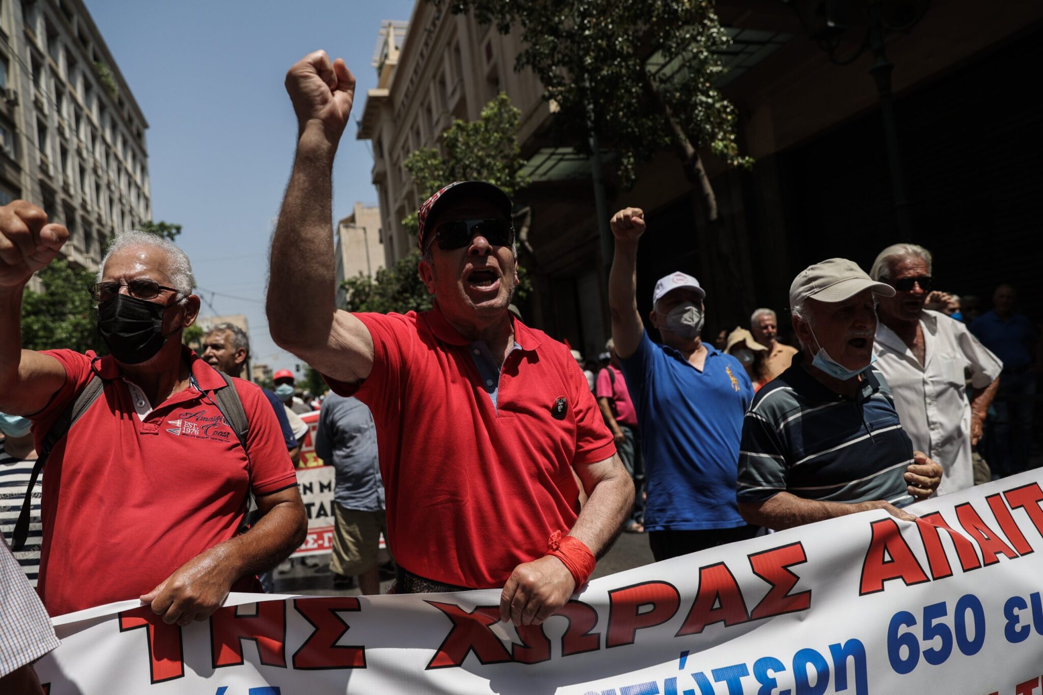 Φωτογραφίες: Η πορεία των συνταξιούχων στο κέντρο