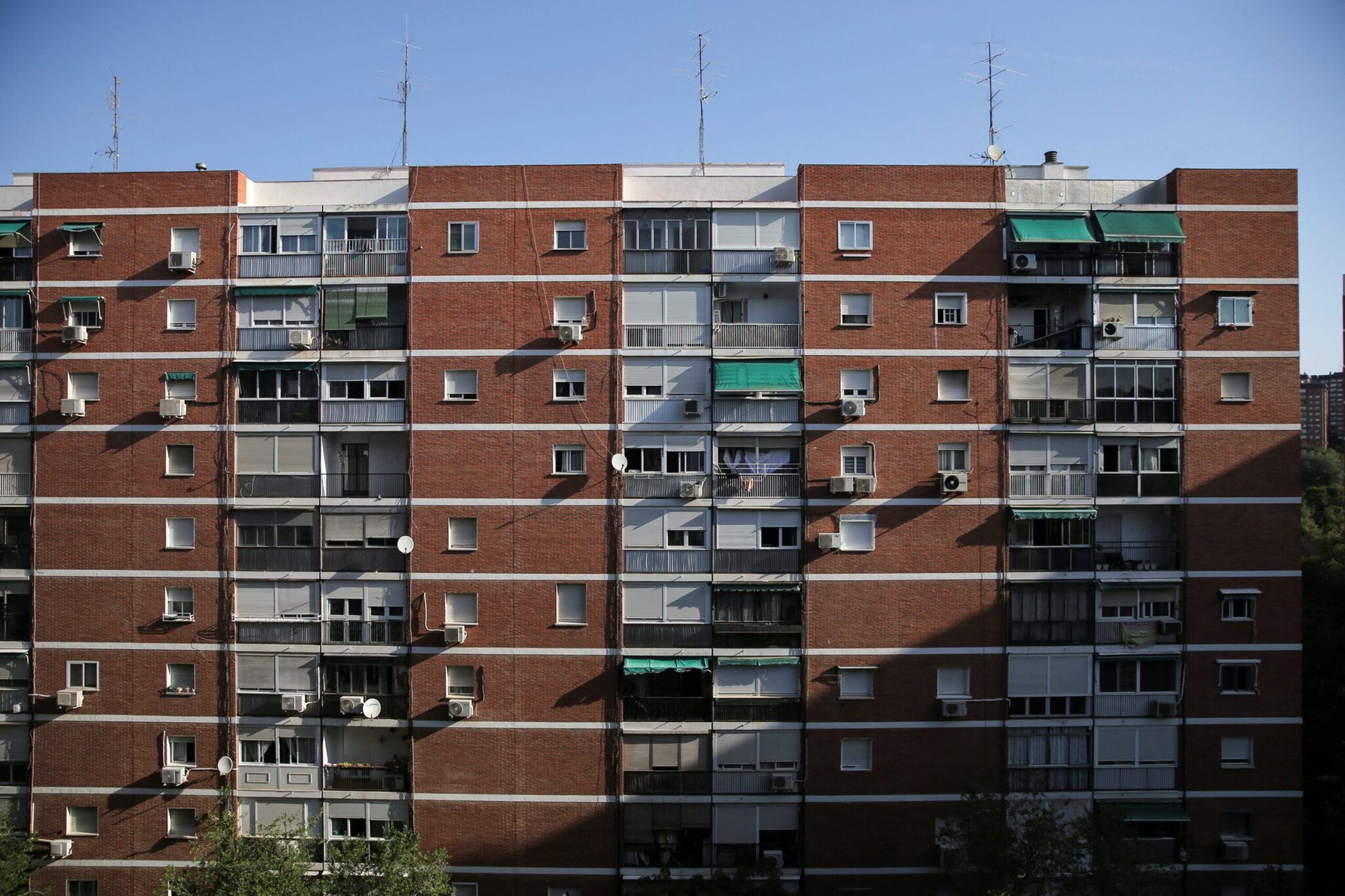 Guardian: Η Ισπανία βάζει όρια στον κλιματισμό και τη θέρμανση προς εξοικονόμηση ενέργειας
