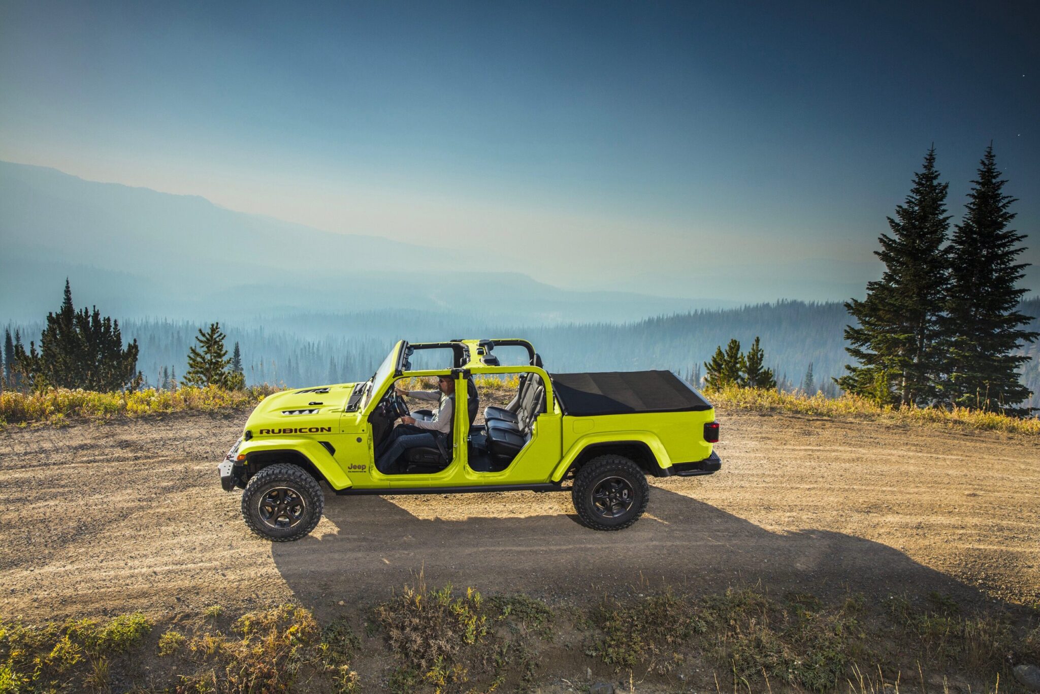 Το Jeep Gladiator εκτός από pick-up είναι και cabrio