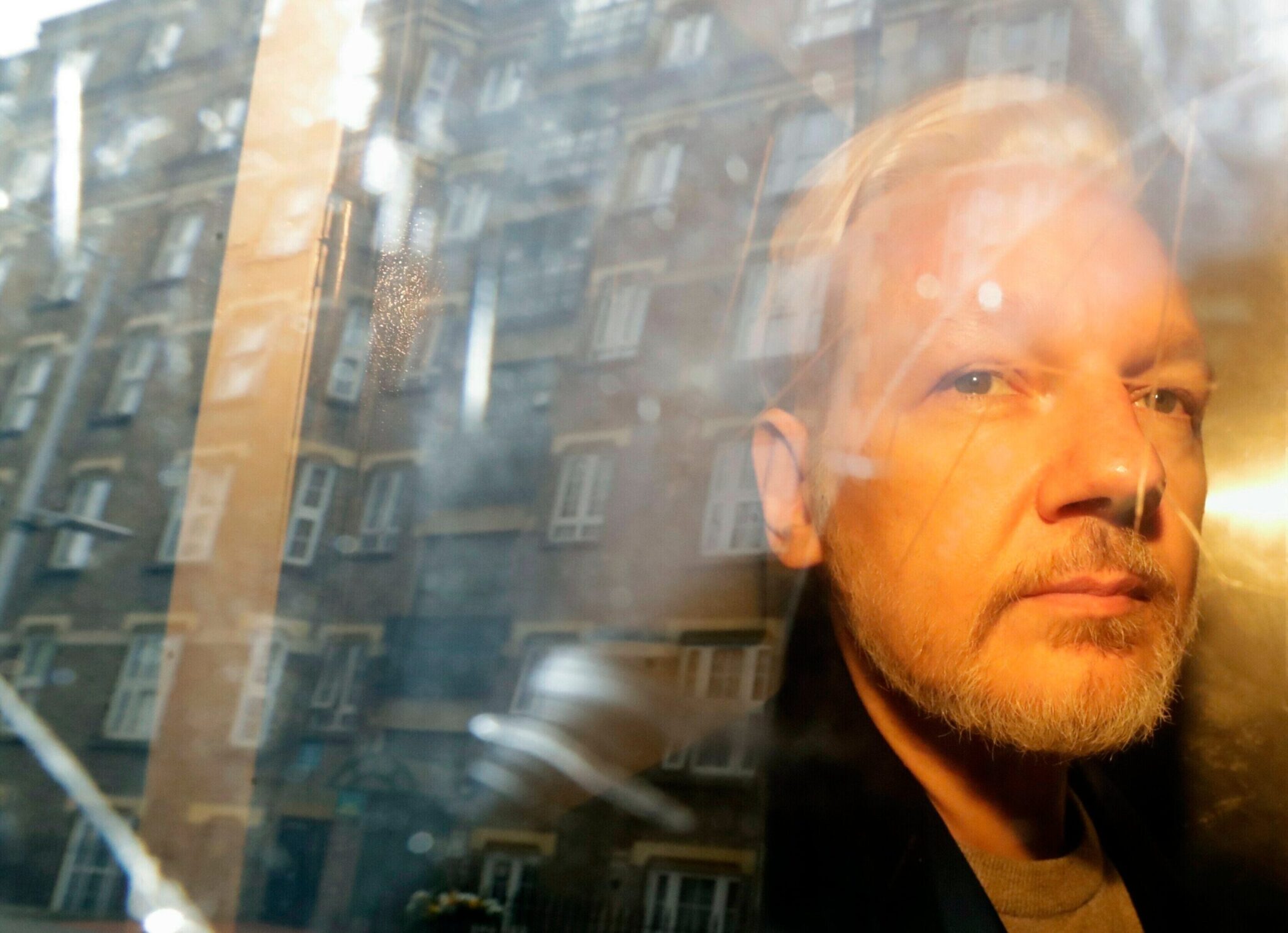 WikiLeaks: Δικηγόροι του Τζούλιαν Ασάντζ μηνύουν τη CIA για την παρακολούθησή τους