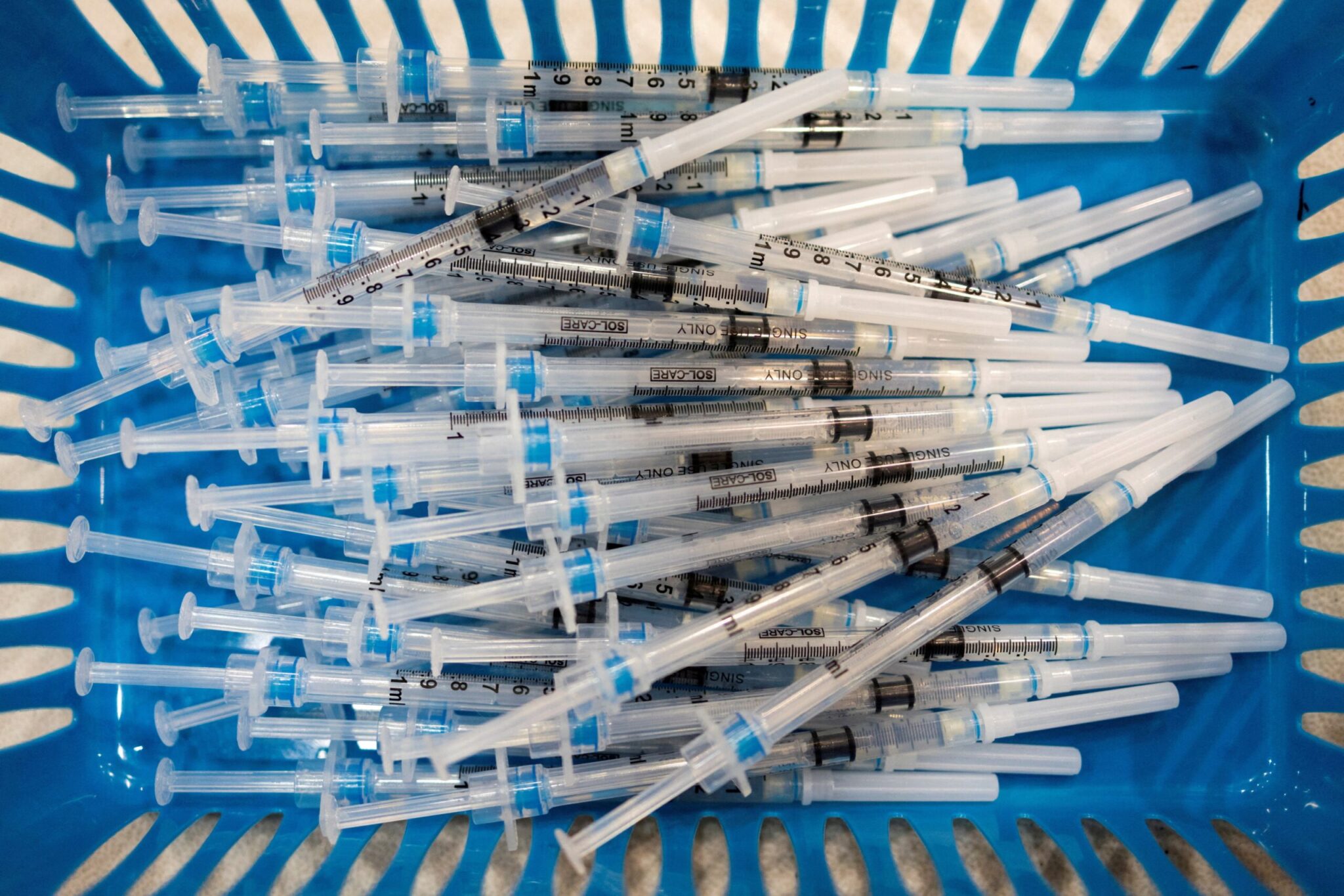 EMA: Εγκρίθηκε εμβόλιο της Pfizer για τα υποστελέχη ΒΑ.4/5 της παραλλαγής Όμικρον