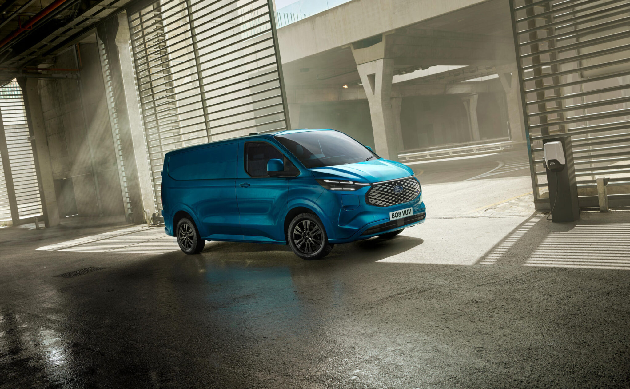 Νέο, αμιγώς ηλεκτρικό Ford E-Transit Custom