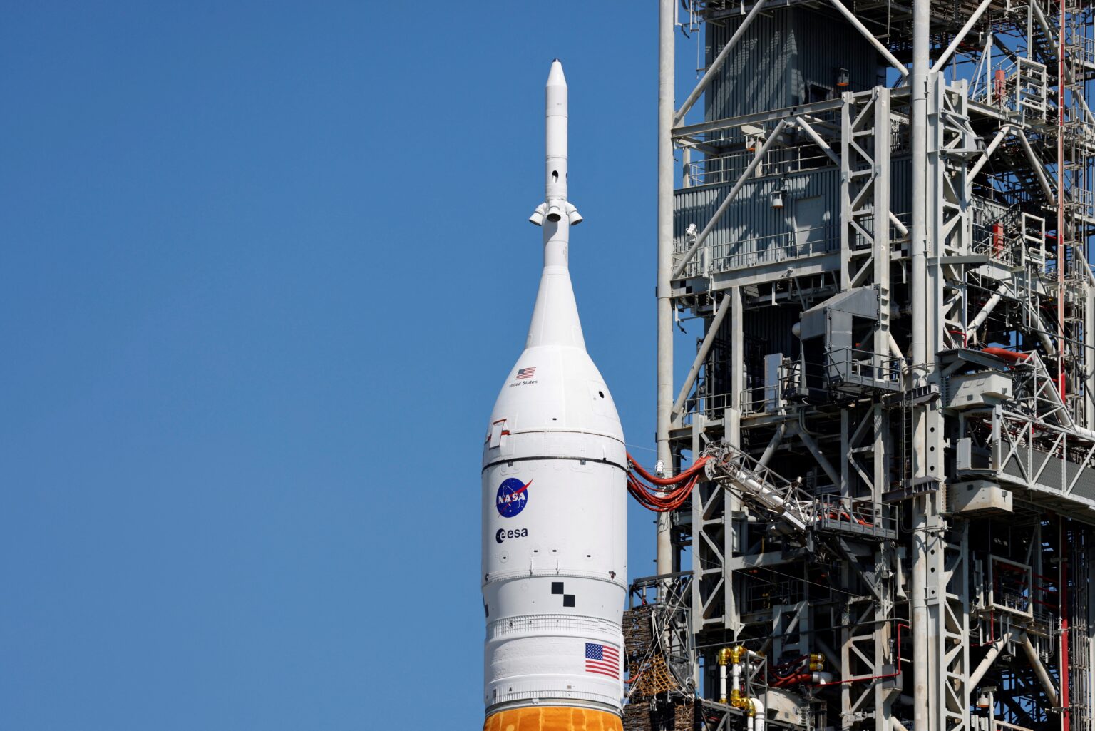 NASA: Αναβάλλεται, λόγω καιρού, η εκτόξευση του πυραύλου της αποστολής Artemis 1