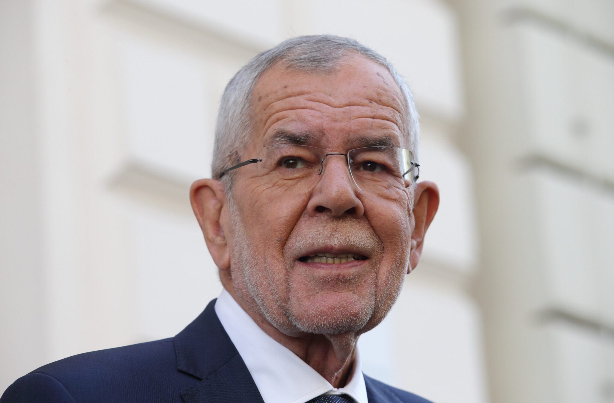 Προεδρικές εκλογές στην Αυστρία : Ο Αλεξάντερ Φαν ντερ Μπέλεν εκλέγεται από τον πρώτο γύρο