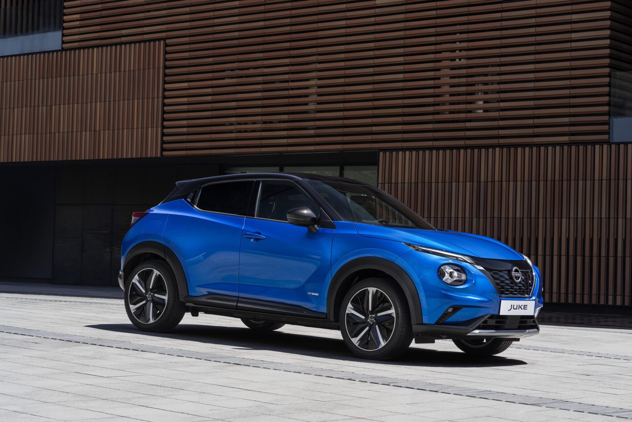 To υβριδικό Nissan JUKE προσφέρει εμπειρία οδήγησης ηλεκτρικού