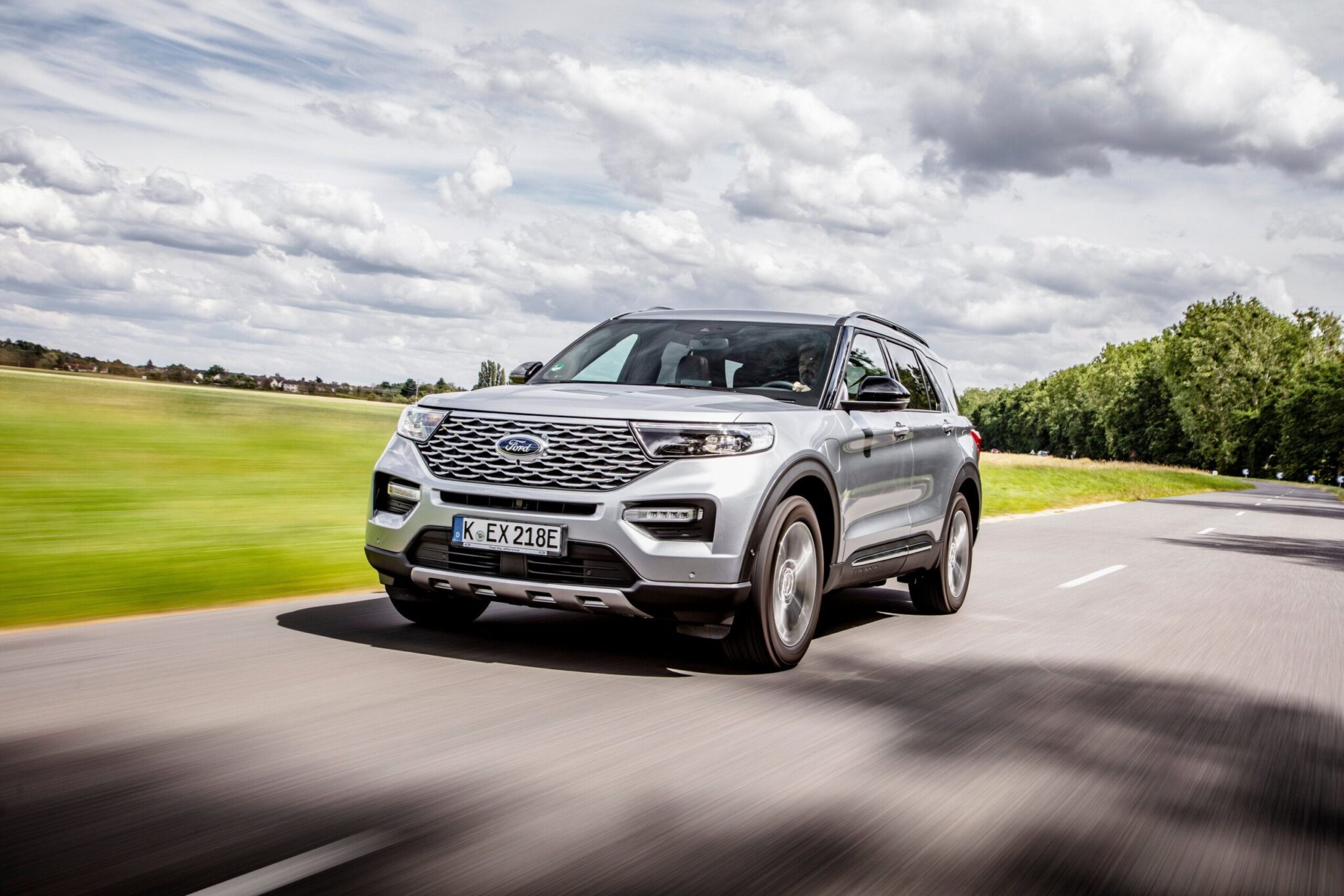 Online διαμόρφωση και παραγγελία για το νέο Ford Explorer Plug-In Hybrid