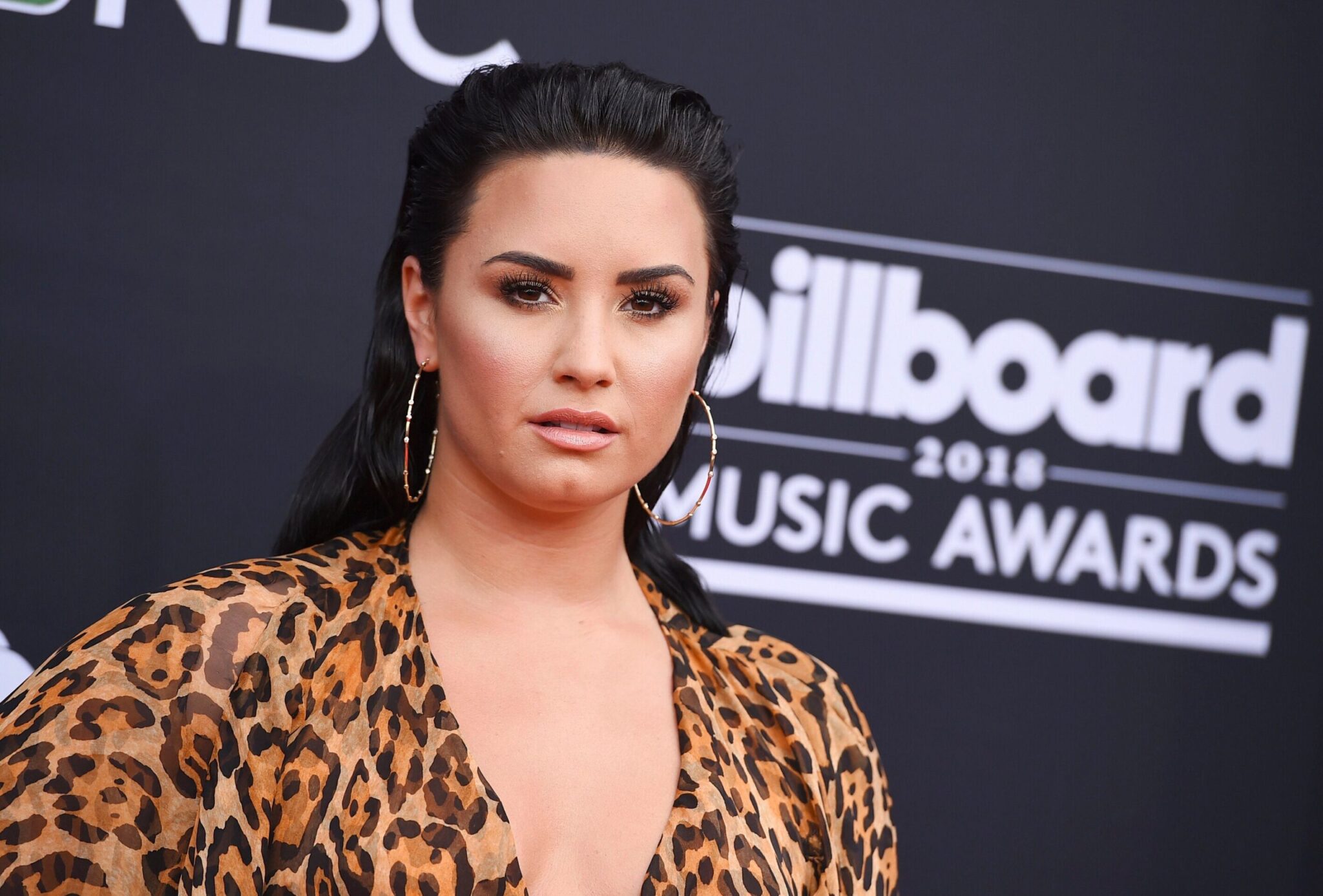 Βρετανία: Η αφίσα για το νέο άλμπουμ της Demi Lovato απαγορεύτηκε λόγω βλασφημίας