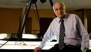Μία βιβλιοθήκη στη μνήμη του αστροφυσικού Διονύση Σιμόπουλου