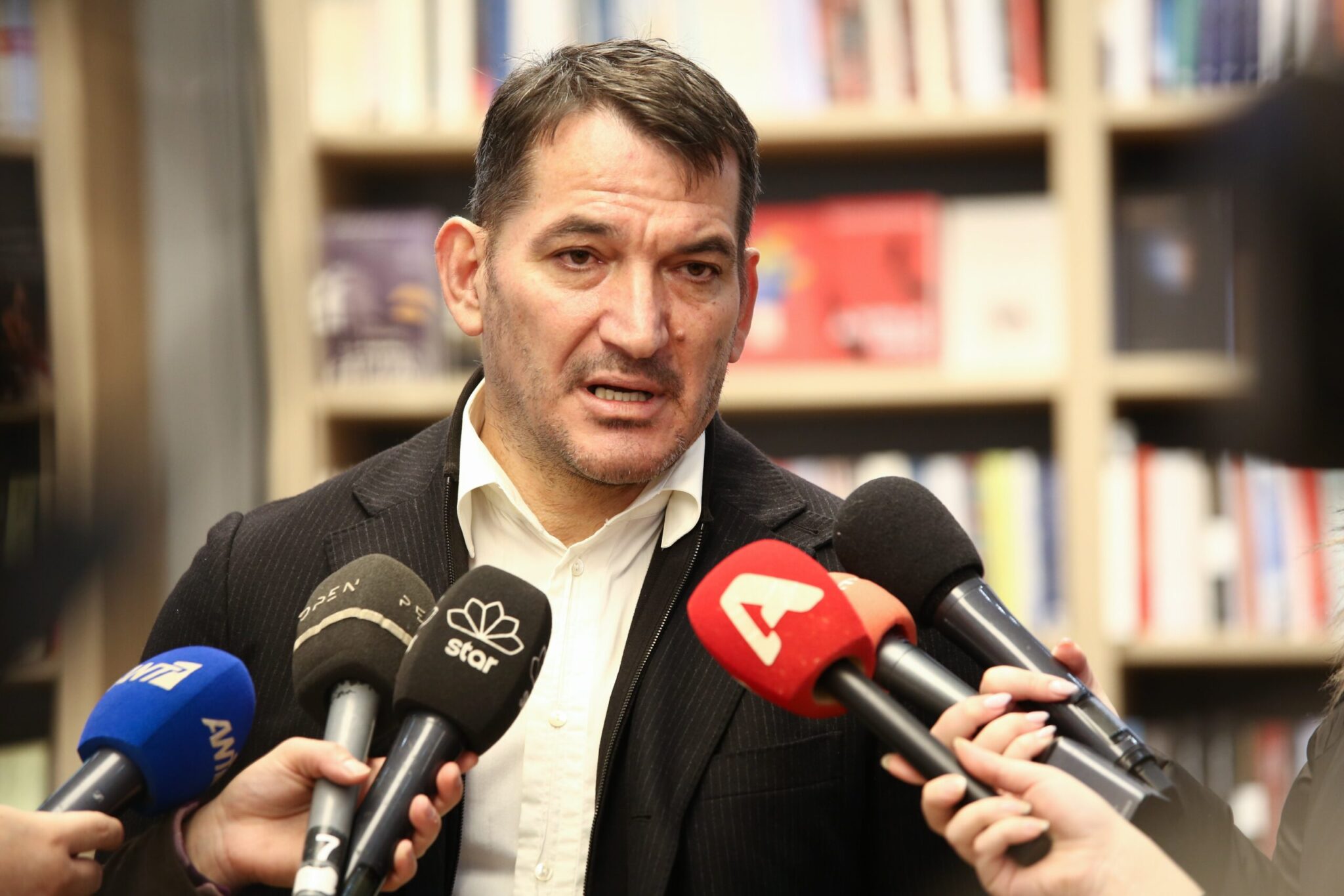 Πύρρος Δήμας για τη σύλληψη Μπελέρη: Αρνούμαστε να σκύψουμε το κεφάλι