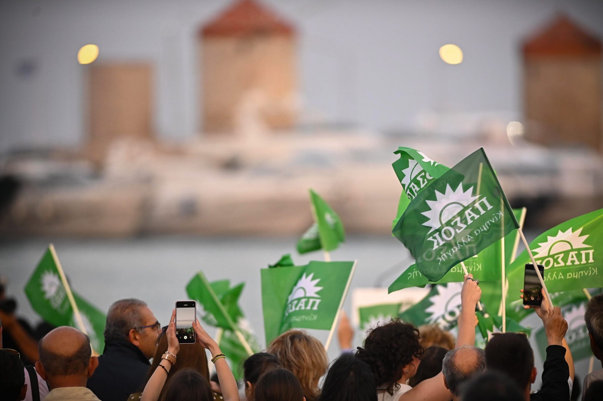Εκλογές: Η Μυρσίνη Λοΐζου απαγορεύει στο ΠΑΣΟΚ να παίζει το «Καλημέρα Ήλιε»