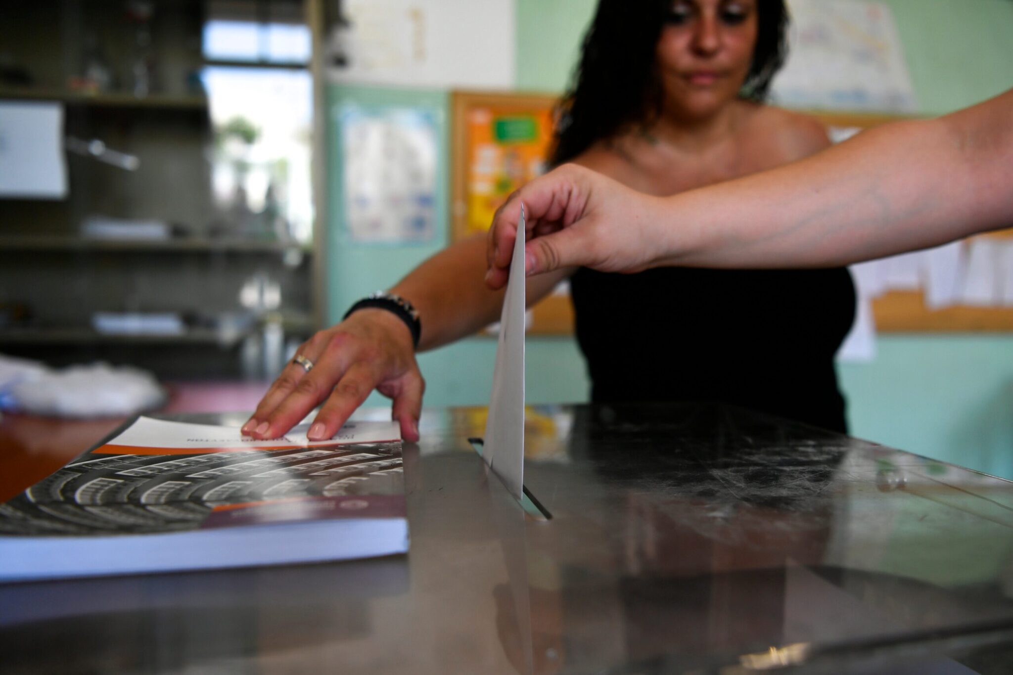 Εκλογές: Πού σημειώνονται τα υψηλότερα ποσοστά συμμετοχής και πού τα χαμηλότερα