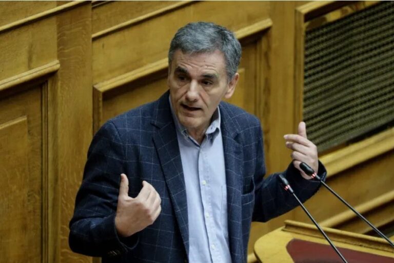 Εκλογές – Τσακαλώτος: Πολύ μεγάλη ήττα για τον ΣΥΡΙΖΑ, δεν θα πω στον Τσίπρα τι θα κάνει