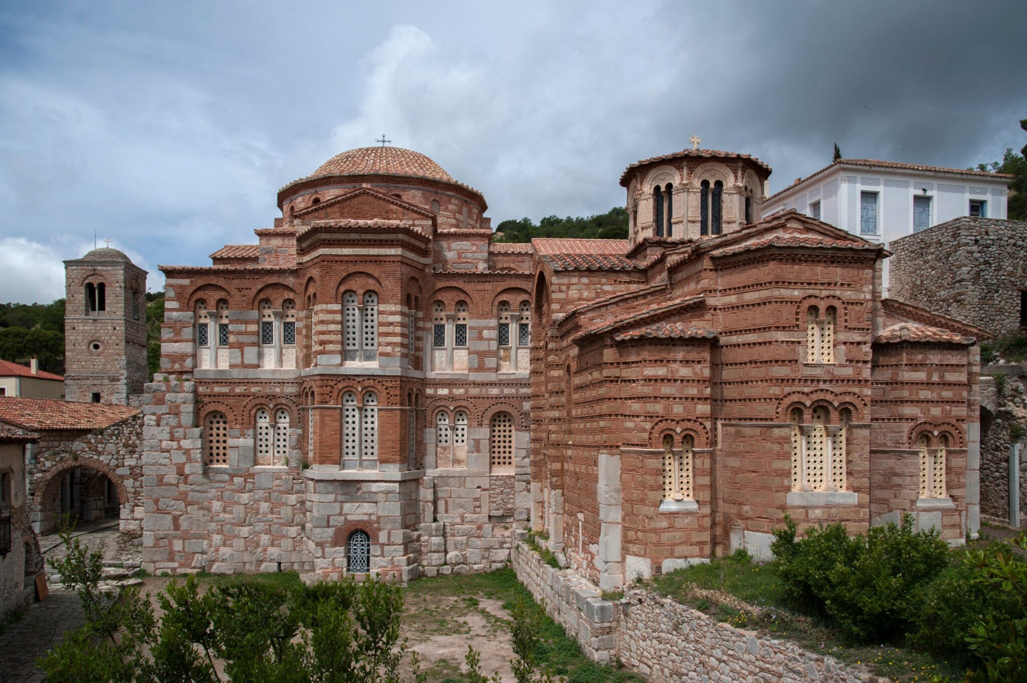 Μονή Οσίου Λουκά: Προχωρούν οι διαδικασίες για την αποκατάσταση και θωράκιση μετά τη φωτιά
