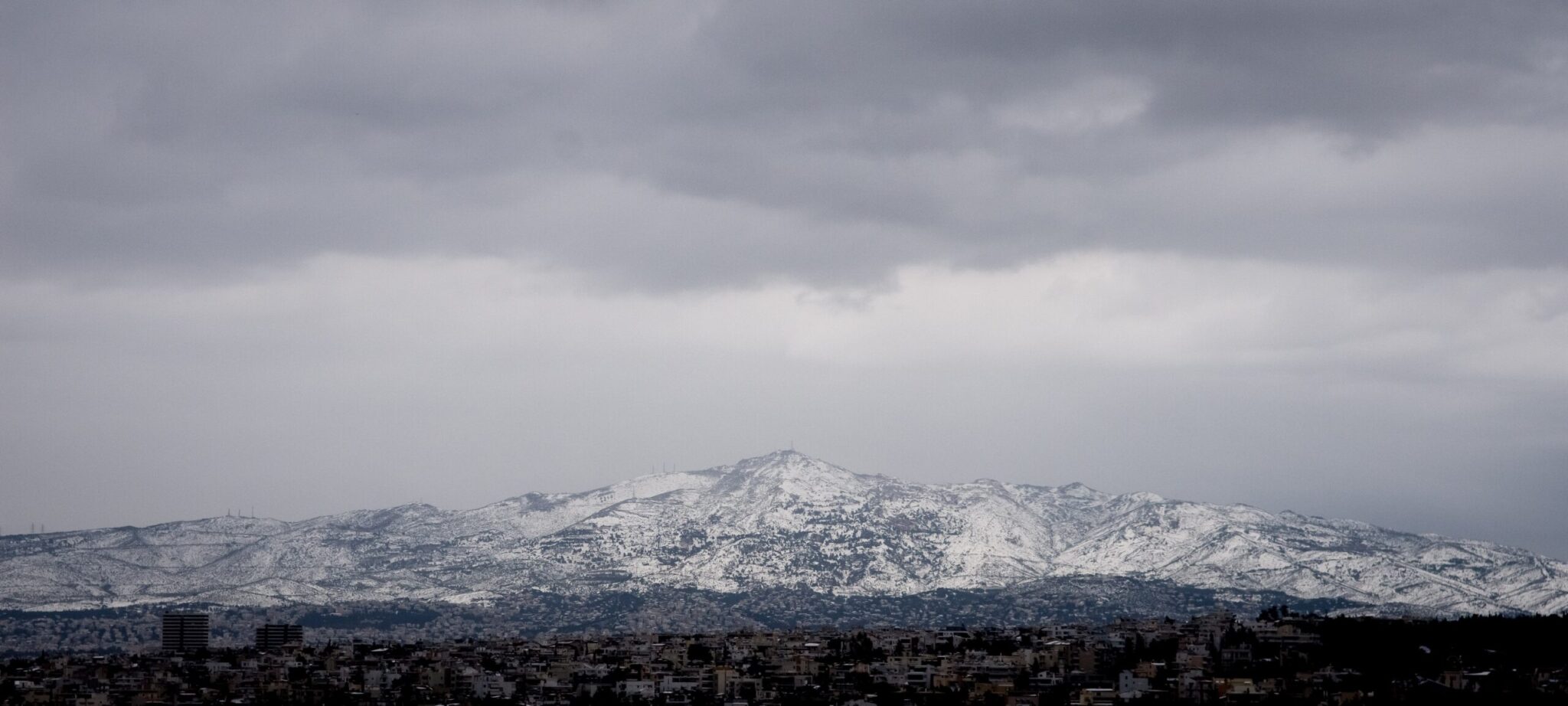 Καιρός: Επιδείνωση από αύριο με πτώση της θερμοκρασίας και χιονοπτώσεις