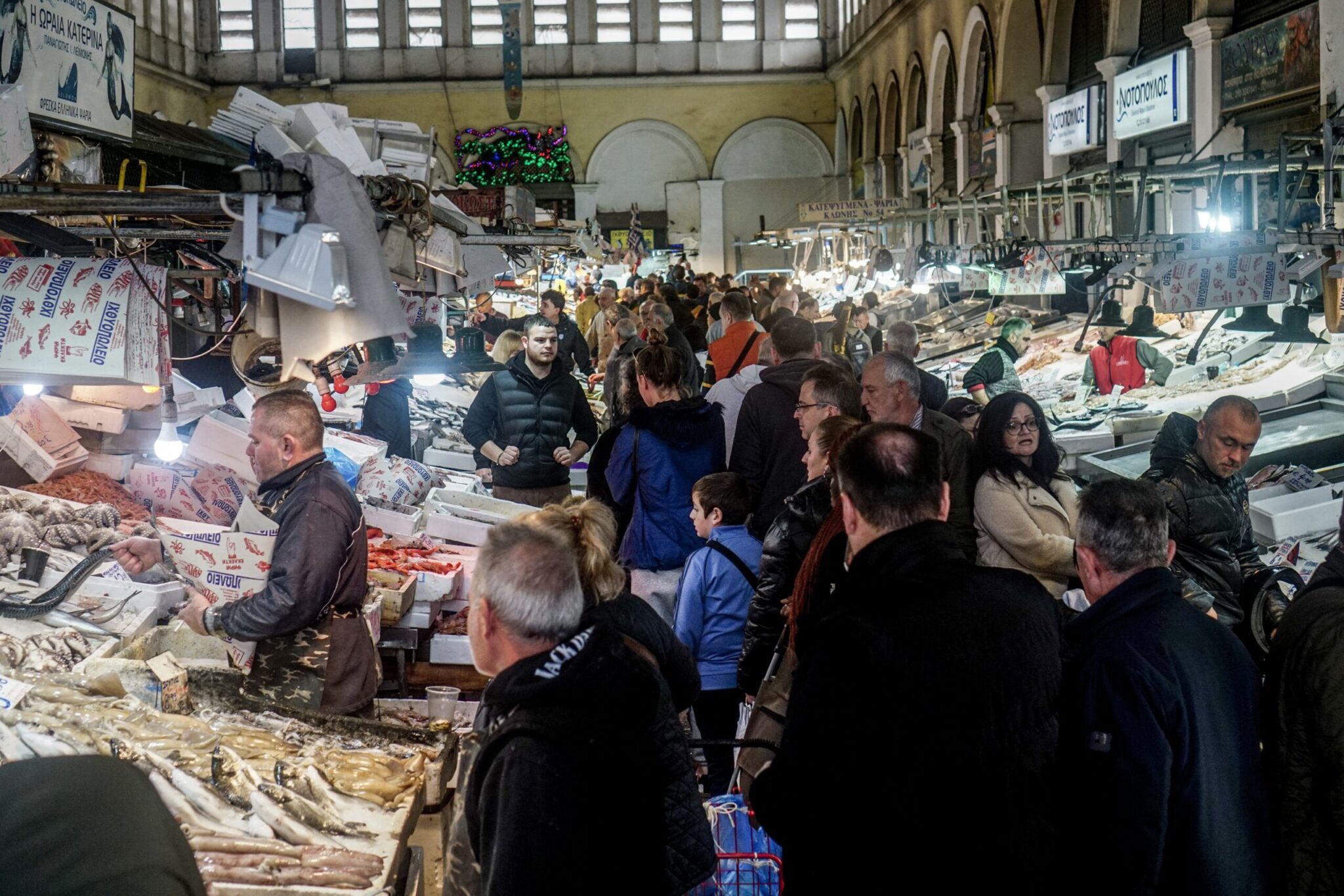 Καθαρά Δευτέρα: Κατάμεστη η αγορά, πού θα κινηθούν οι τιμές των σαρακοστιανών