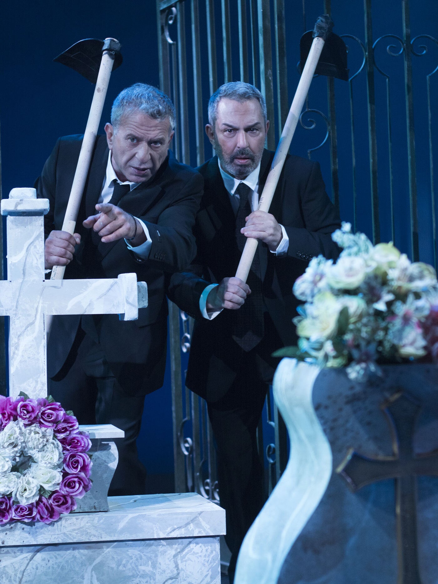 Αναβάλλονται οι παραστάσεις του έργου «Μπαμπάδες με ρούμι»