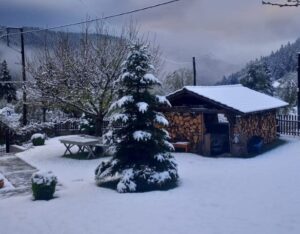 Περτούλι Τρικάλων: Χιόνισε Απρίλη μήνα (Bίντεο)