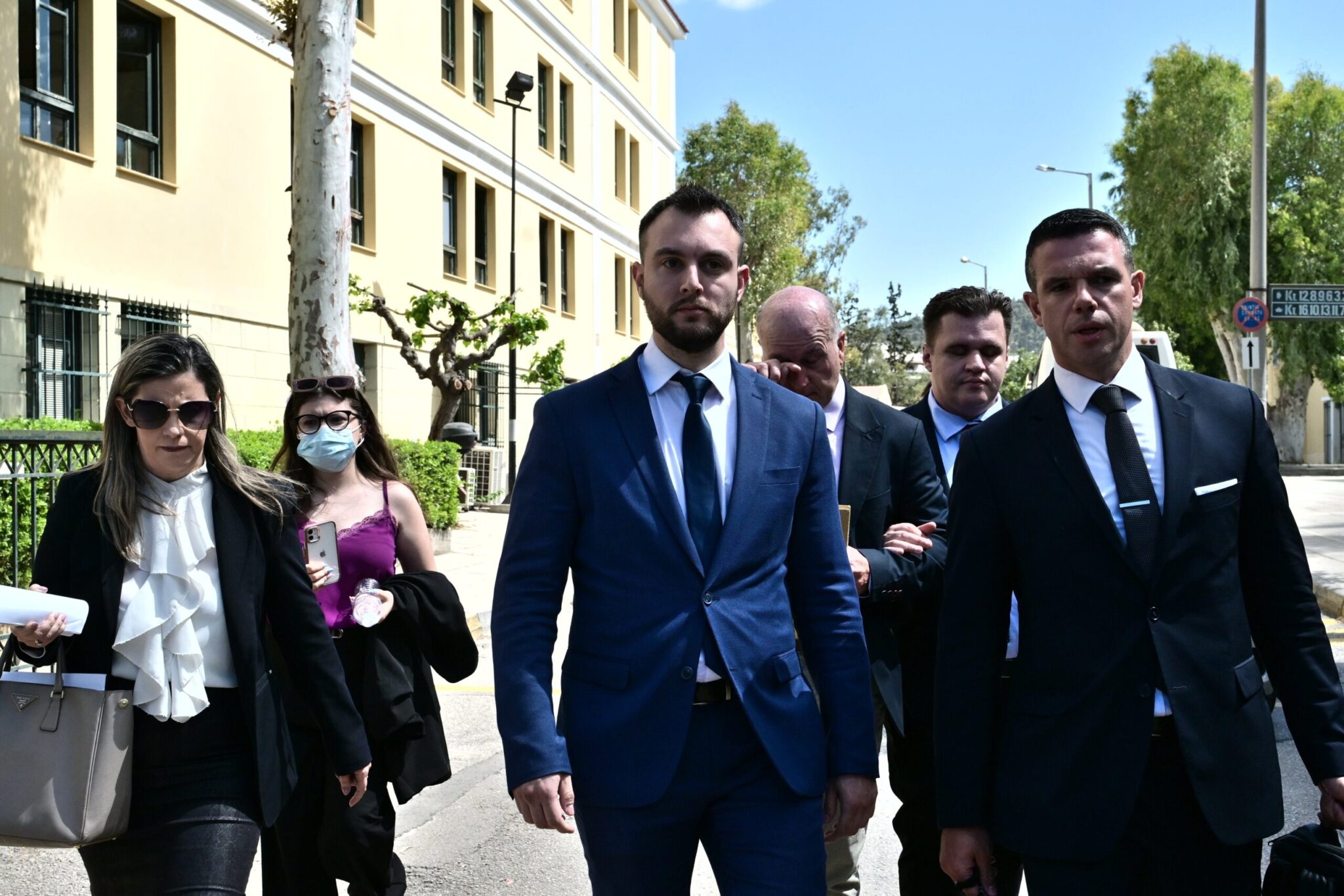 Ελεύθερος με περιοριστικούς όρους ο Κ. Φλώρος – Αρνήθηκε ότι γρονθοκόπησε τον Γραμμένο