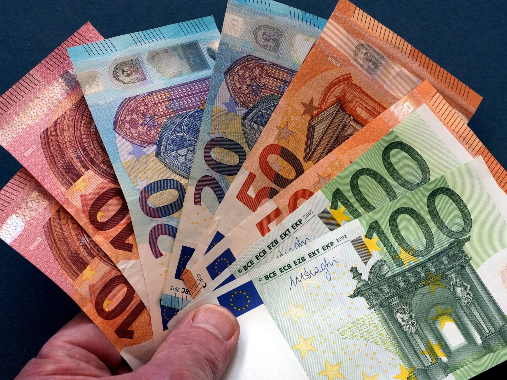 ΙΟΒΕ: Ανάπτυξη 2,4% το 2024 και ανεργία στο 10,5%