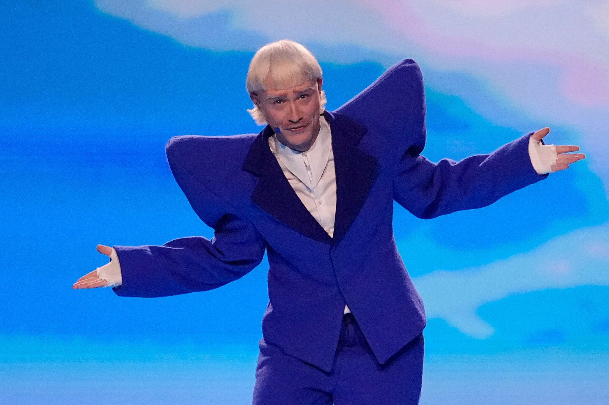 Eurovision: Πιθανό να απαγγελθούν κατηγορίες εις βάρος του Ολλανδού τραγουδιστή που αποβλήθηκε