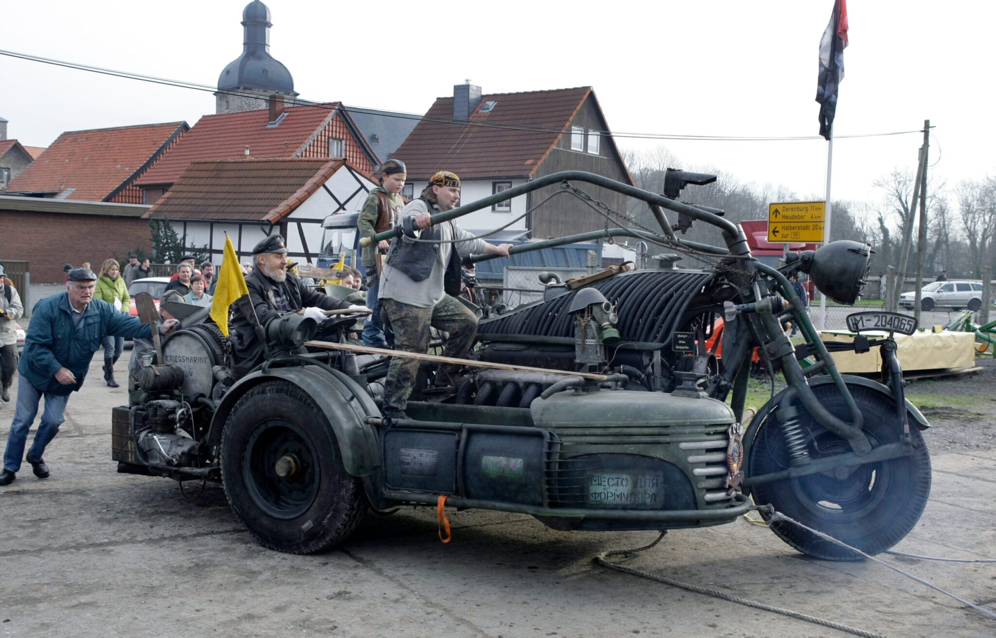 Panzerbike: Η πιο βαριά μοτοσυκλέτα στον κόσμο τροφοδοτείται από κινητήρα σοβιετικού τανκ (Βίντεο)