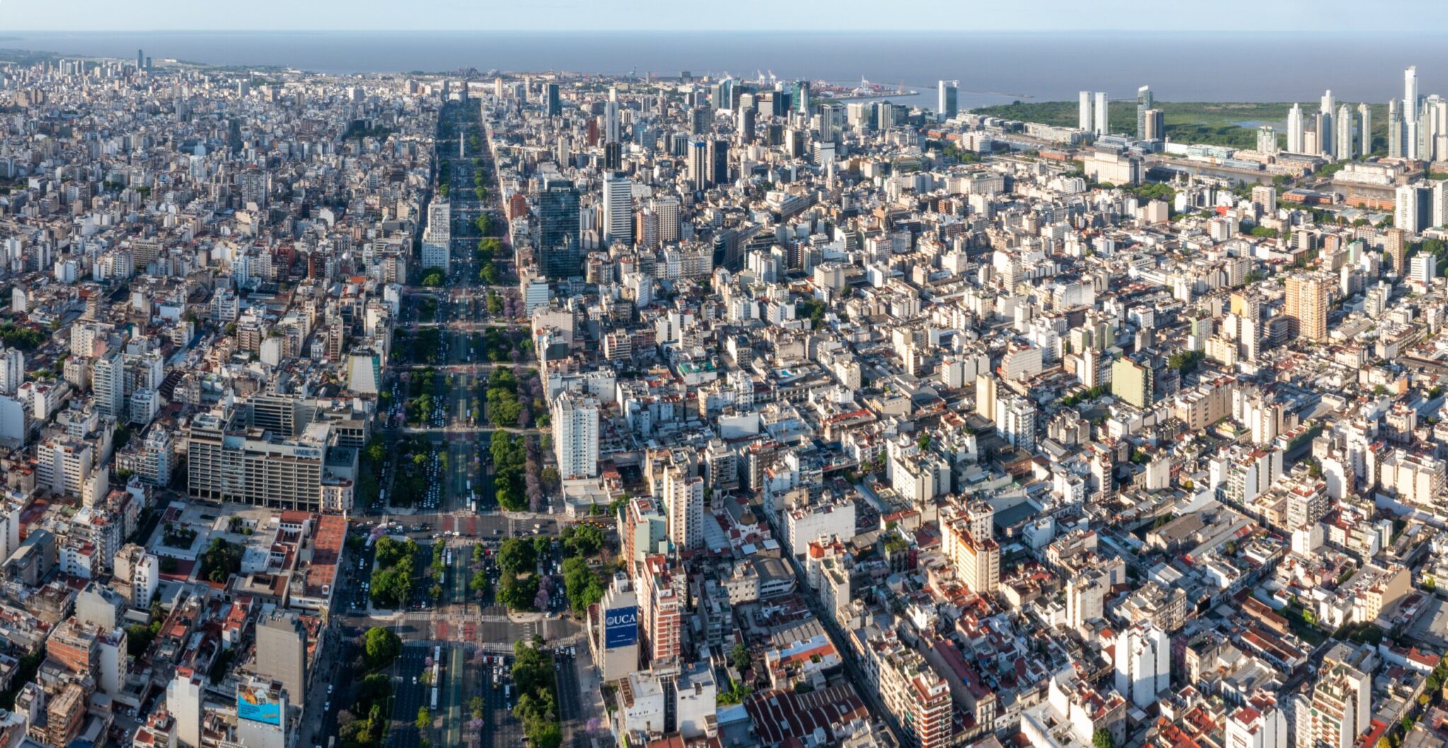 Avenida 9 de Julio: Αυτός είναι ο πιο πλατύς δρόμος στον κόσμο – Eχει 16 λωρίδες κυκλοφορίας