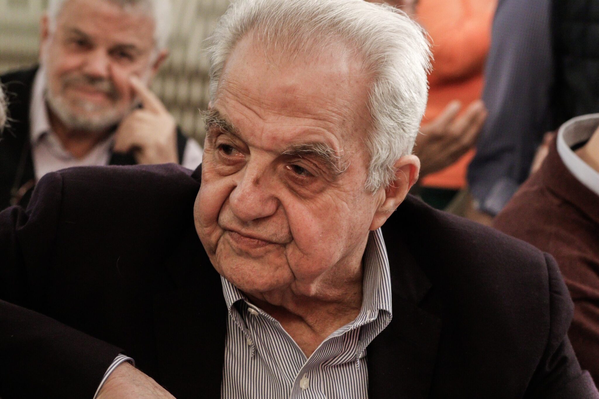 Στο νοσοκομείο ο Αλέκος Φλαμπουράρης – Νοσηλεύεται στη Μονάδα Αυξημένης Φροντίδας