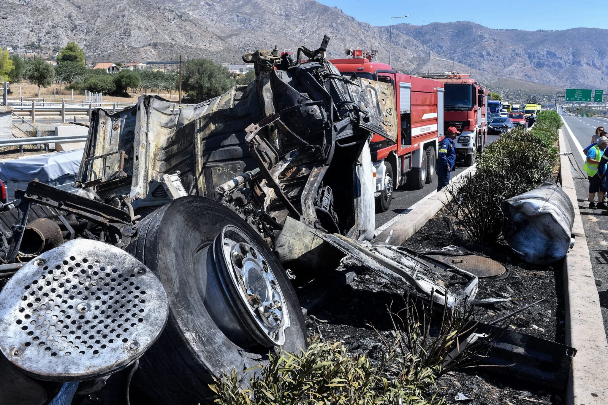 Κινέτα – Ανατροπή βυτιοφόρου: Έσβησε η φωτιά – Κανονικά η κυκλοφορία