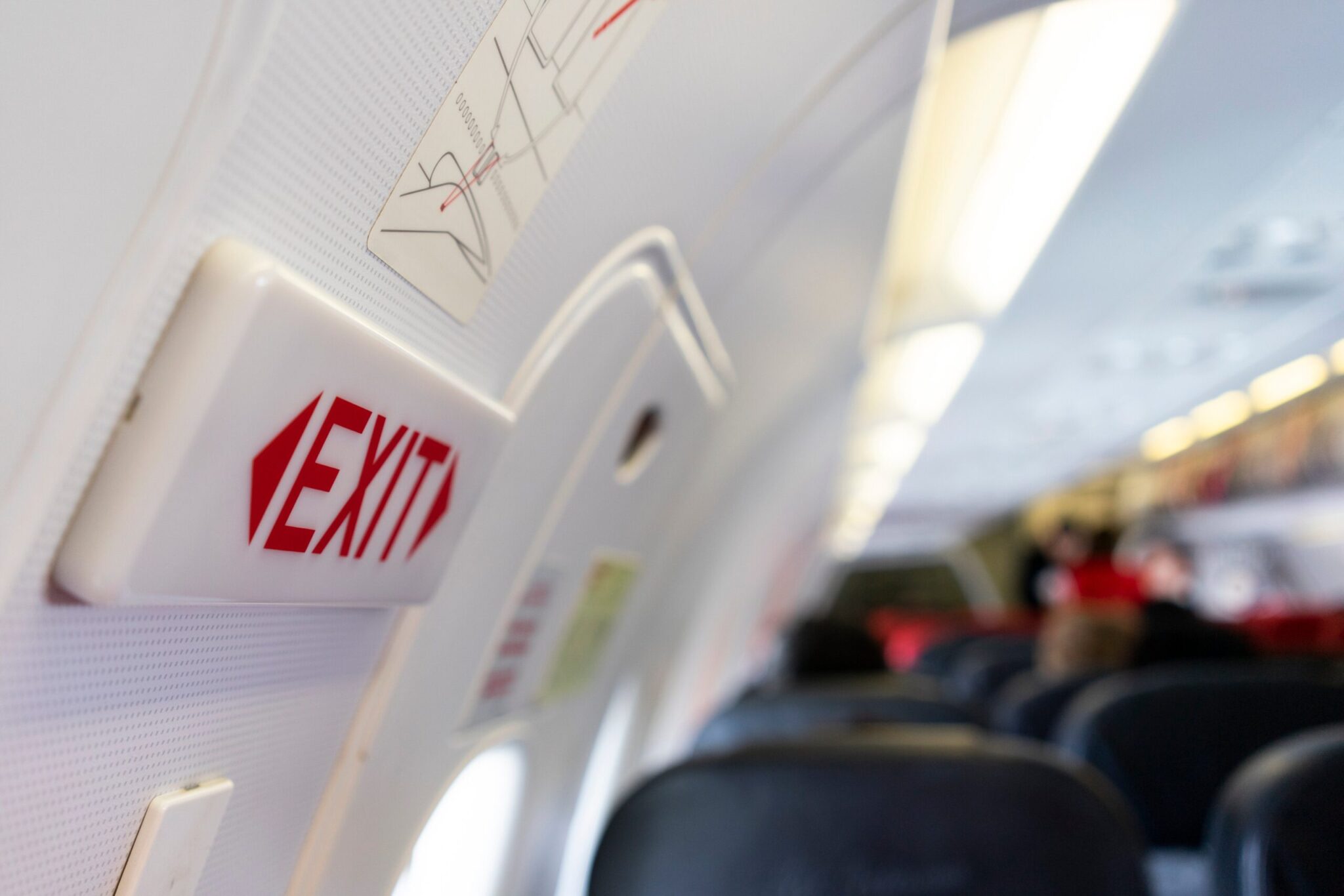 Πανικός στον αέρα: Επιβάτης σε πτήση της Easy Jet επιχείρησε να ανοίξει την πόρτα εξοδου
