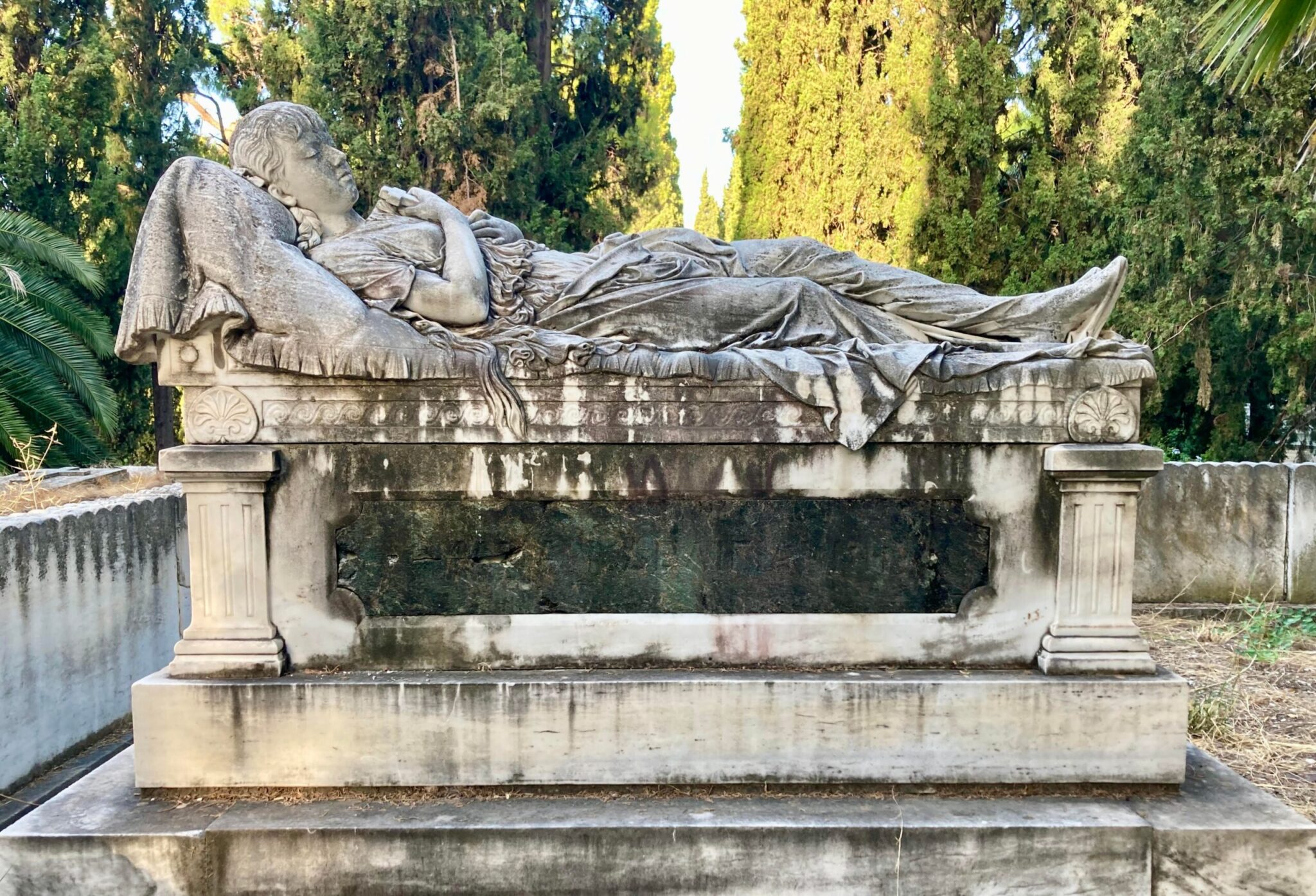 Περιήγηση στο Α’ Κοιμητήριο Δήμου Αθηναίων – Ανακαλύπτοντας Τηνιακούς μαρμαρογλύπτες