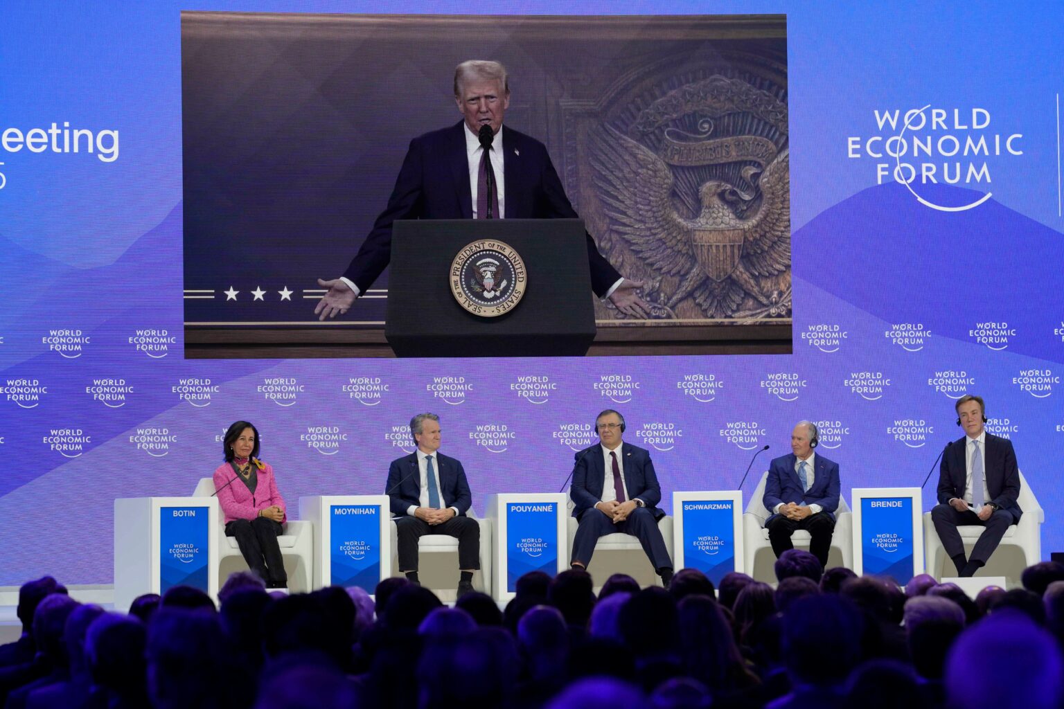 Νταβός: Πιέσεις Τραμπ στον ΟΠΕΚ να μειώσει τις τιμές πετρελαίου  και να «αφοπλίσει» τη Ρωσία