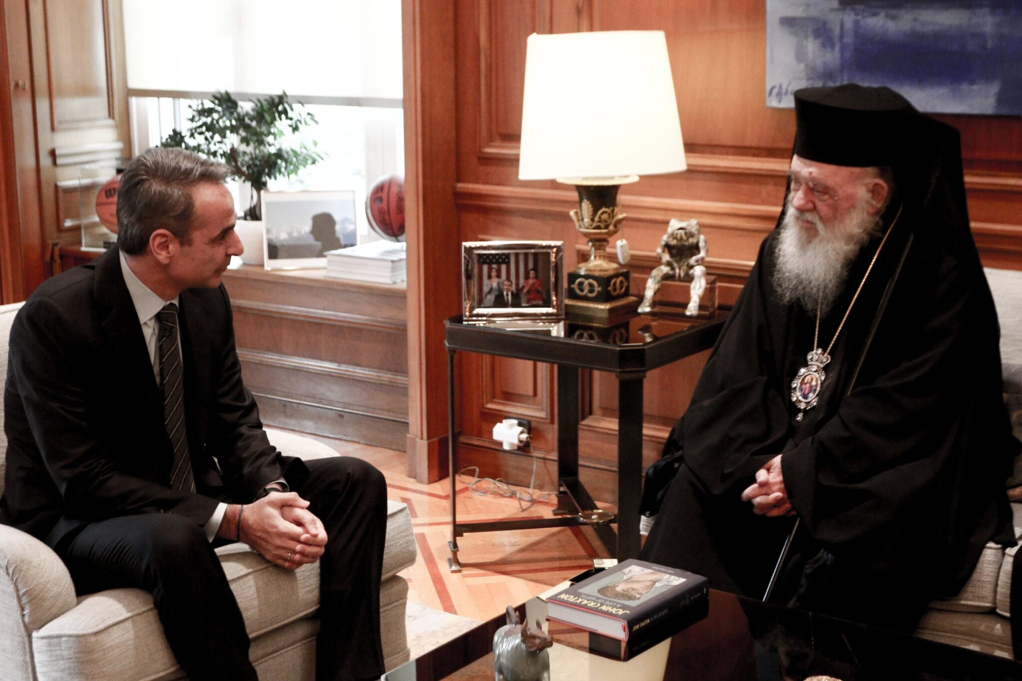Συνάντηση Μητσοτάκη-Ιερώνυμου στο Μαξίμου: Μαζί στα Τίρανα για την κηδεία του Αναστάσιου
