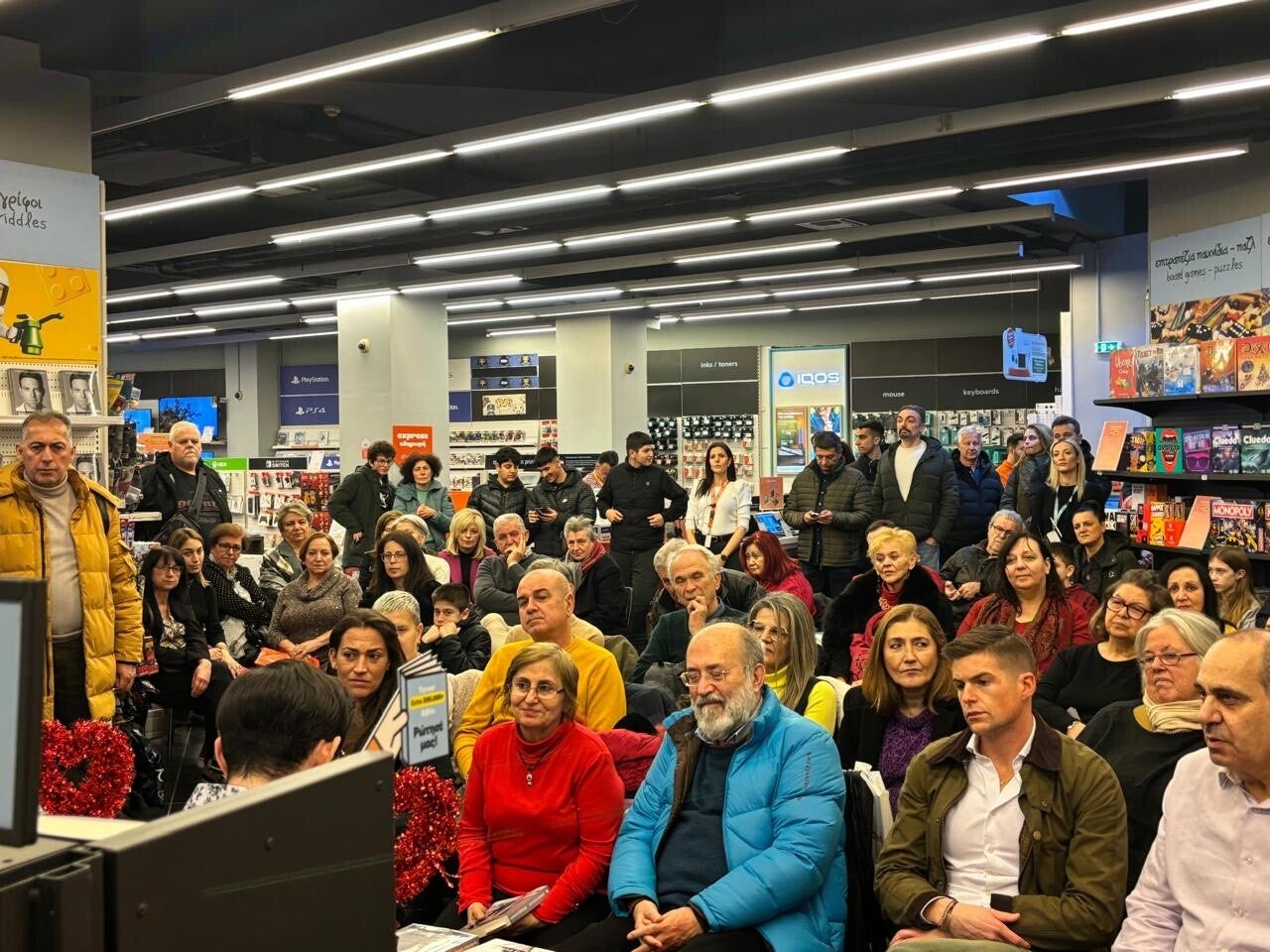Ένα παιδί μιλάει στον Στέφανο Κασσελάκη