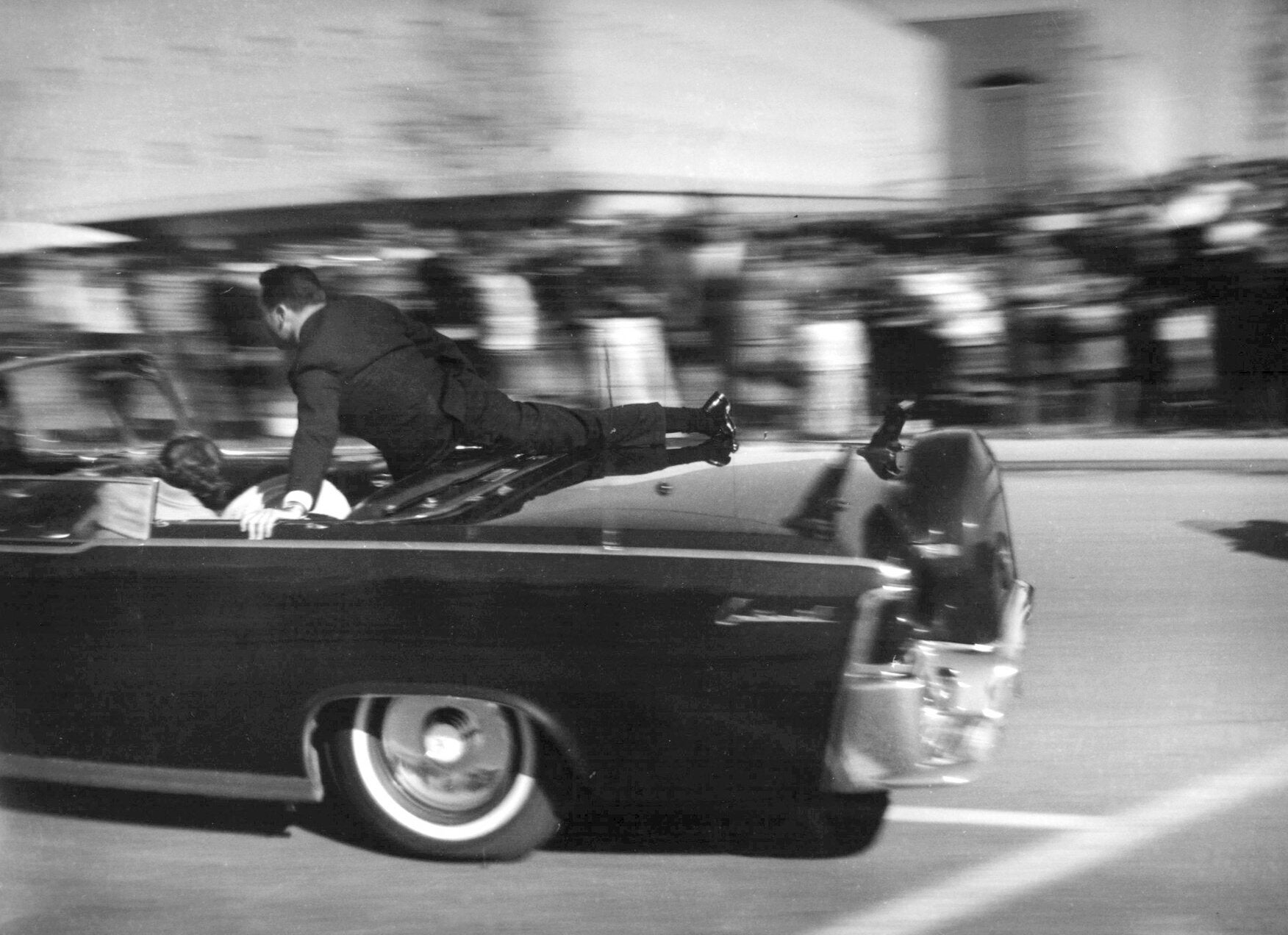 Πέθανε ο πράκτορας της Secret Service που προσπάθησε να σώσει τον Τζον Κένεντι (Βίντεο)