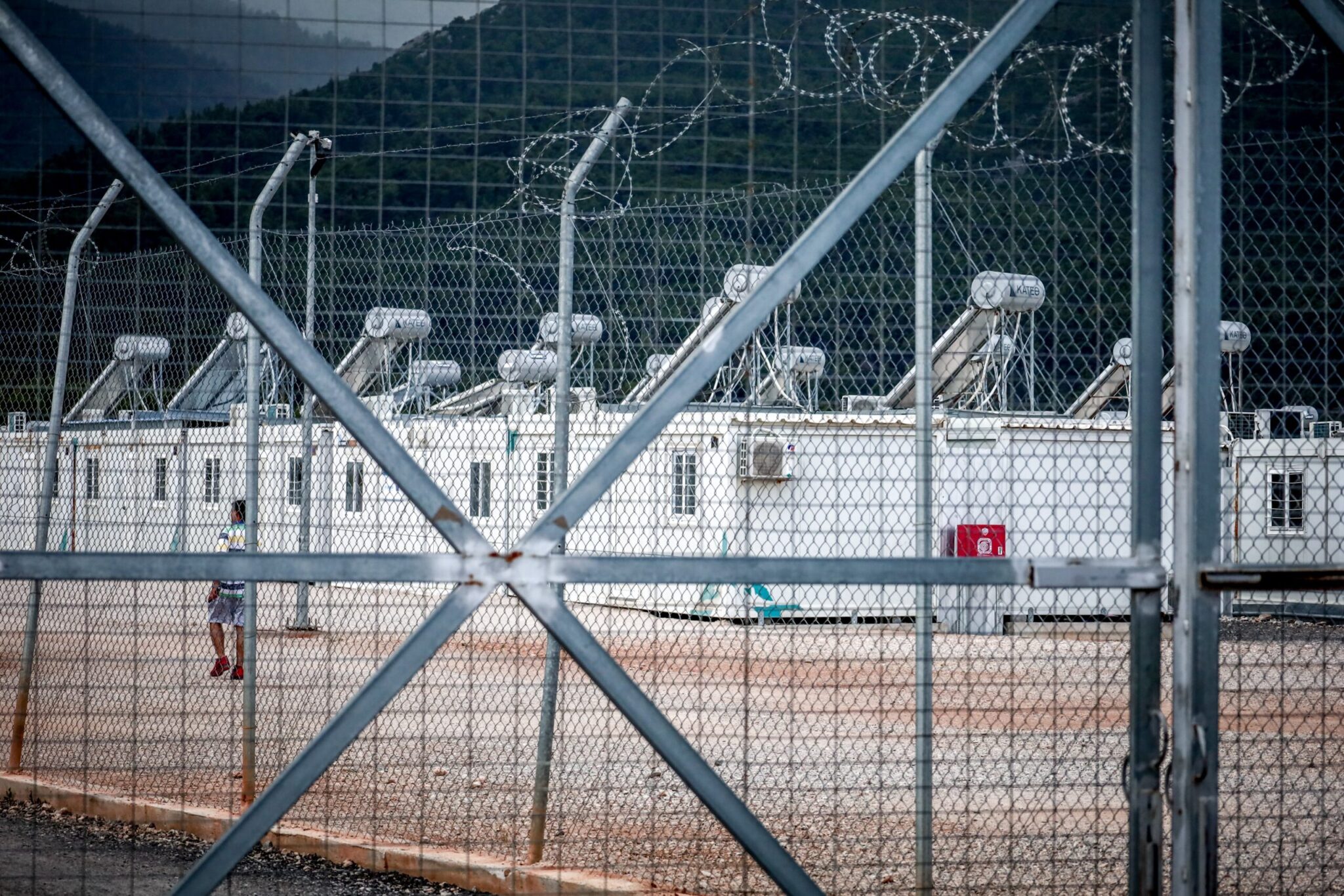 Συμπλοκή με τραυματίες στο ΚΥΤ Μαλακάσας: 9 άτομα στο νοσοκομείο, οι 2 ανήλικοι