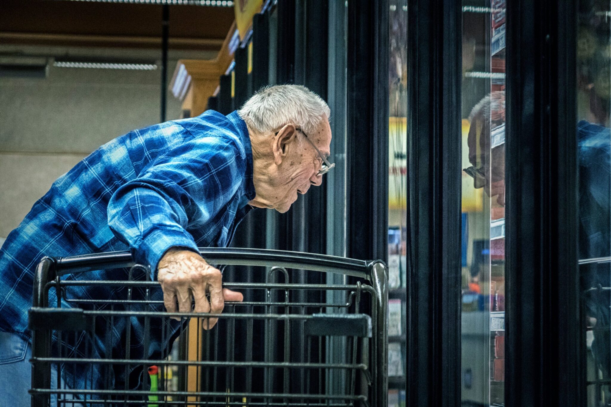 Συνταξιούχοι σε απόγνωση στη Βρετανία: Κλέβουν τρόφιμα από μαγαζιά λόγω του υψηλού κόστους ζωής
