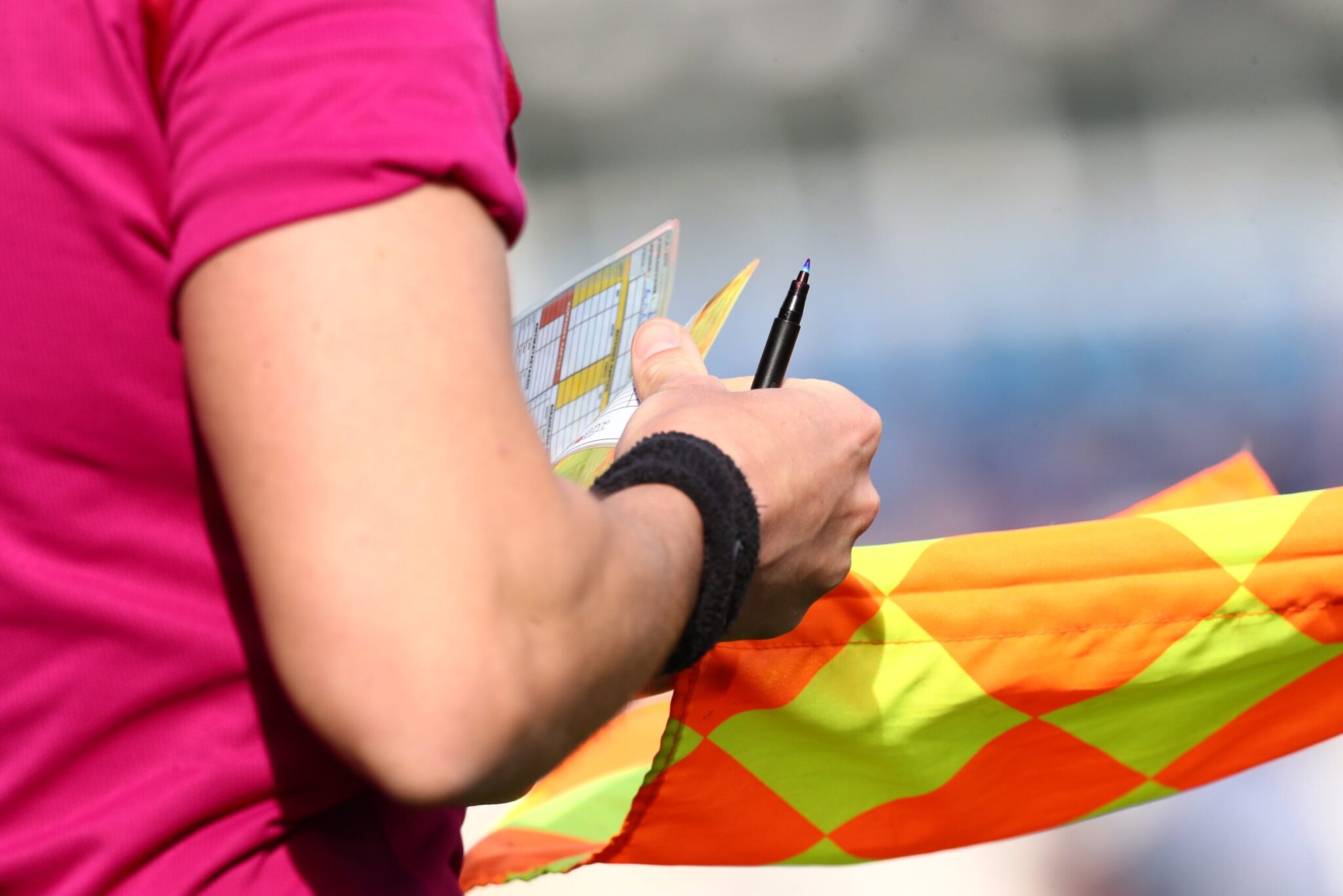 Πρώην διαιτητής Super League συνελήφθη για συμμετοχή σε κύκλωμα παράνομων αποκωδικοποιητών