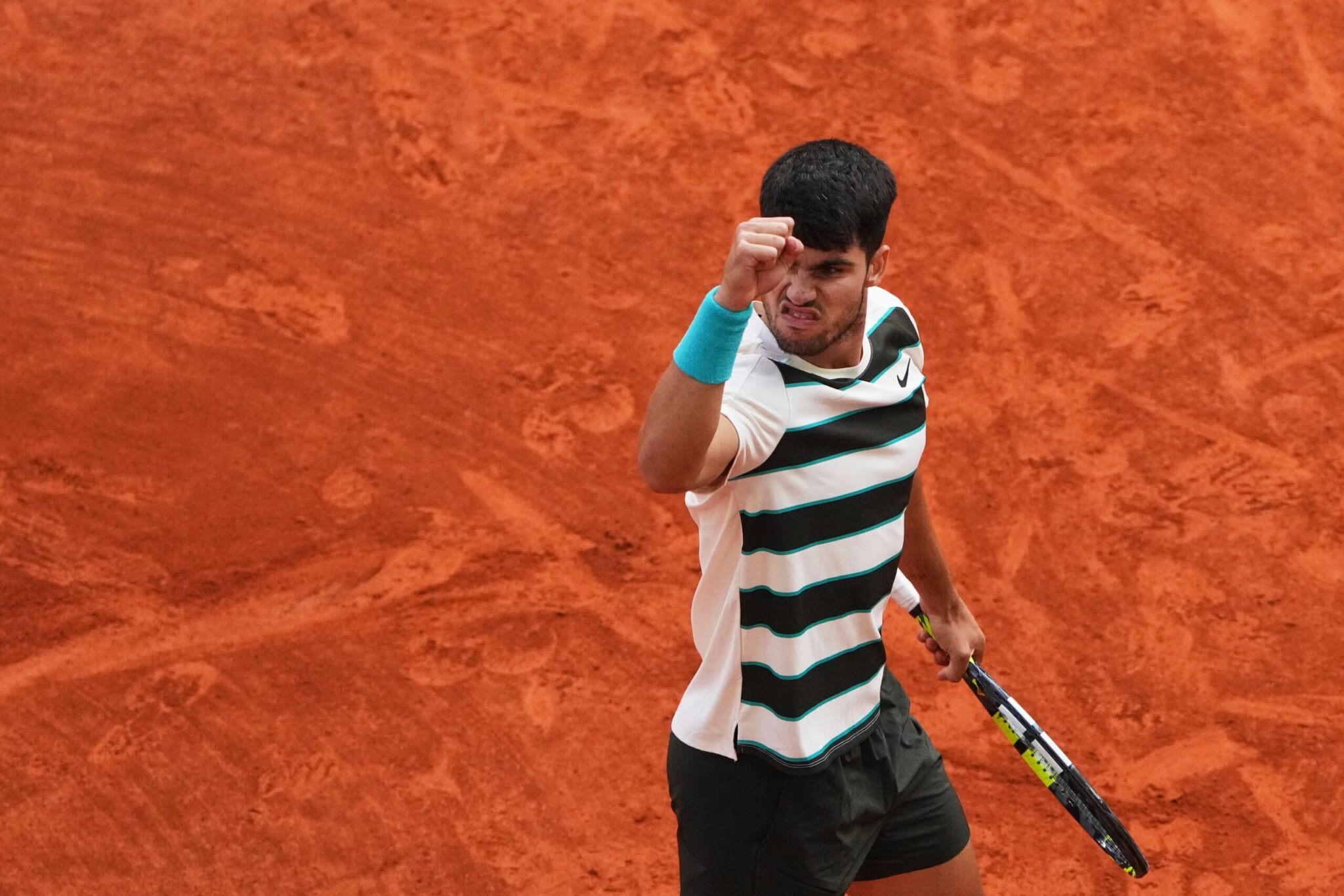 Ρολάν Γκαρός: Ο Αλκαράθ «γύρισε» από 3 match point απέναντι στον Σίνερ και υπερασπίστηκε τον τίτλο του