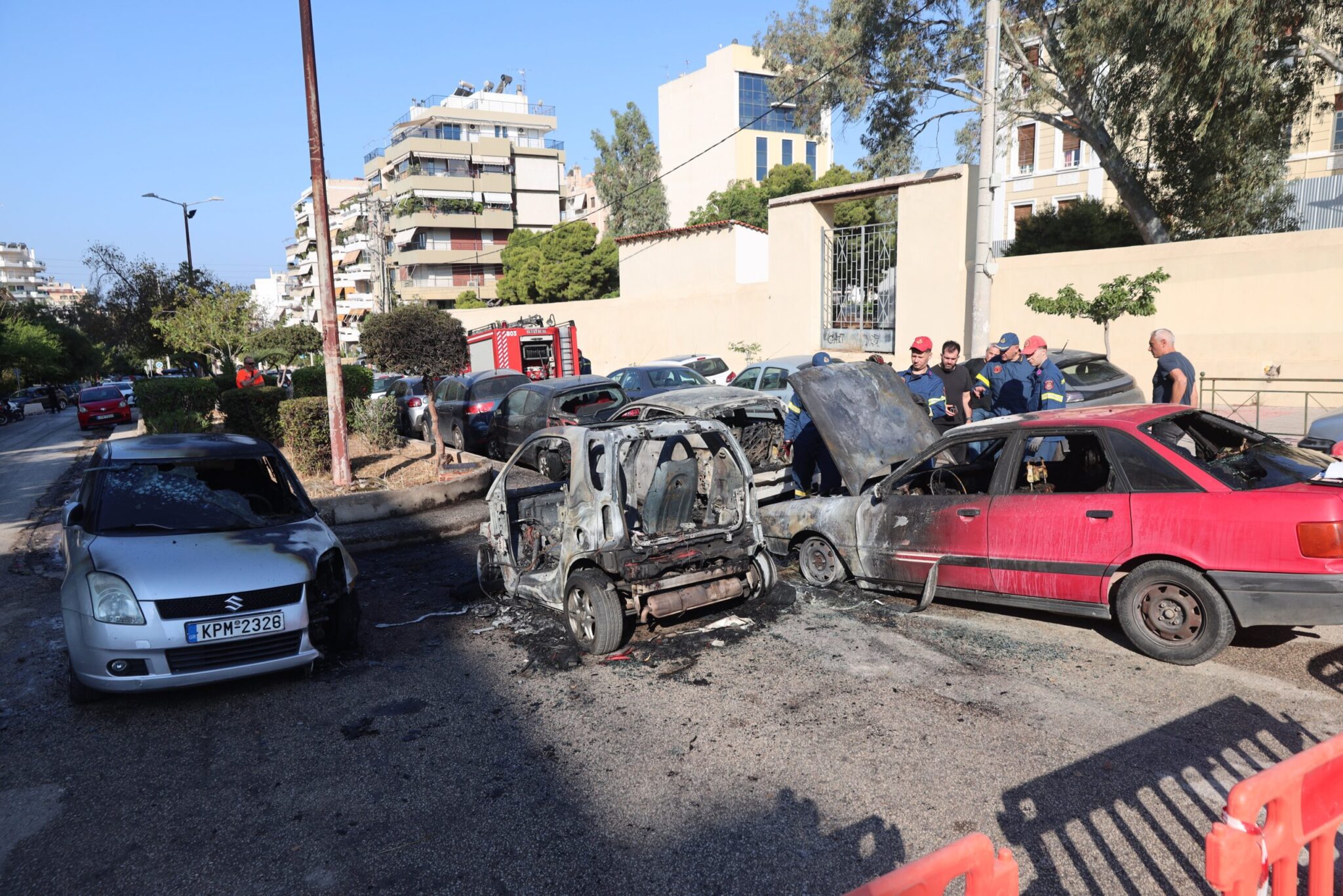 Νέα Σμύρνη: Στις φλόγες αυτοκίνητα – Συναγερμός στην Πυροσβεστική