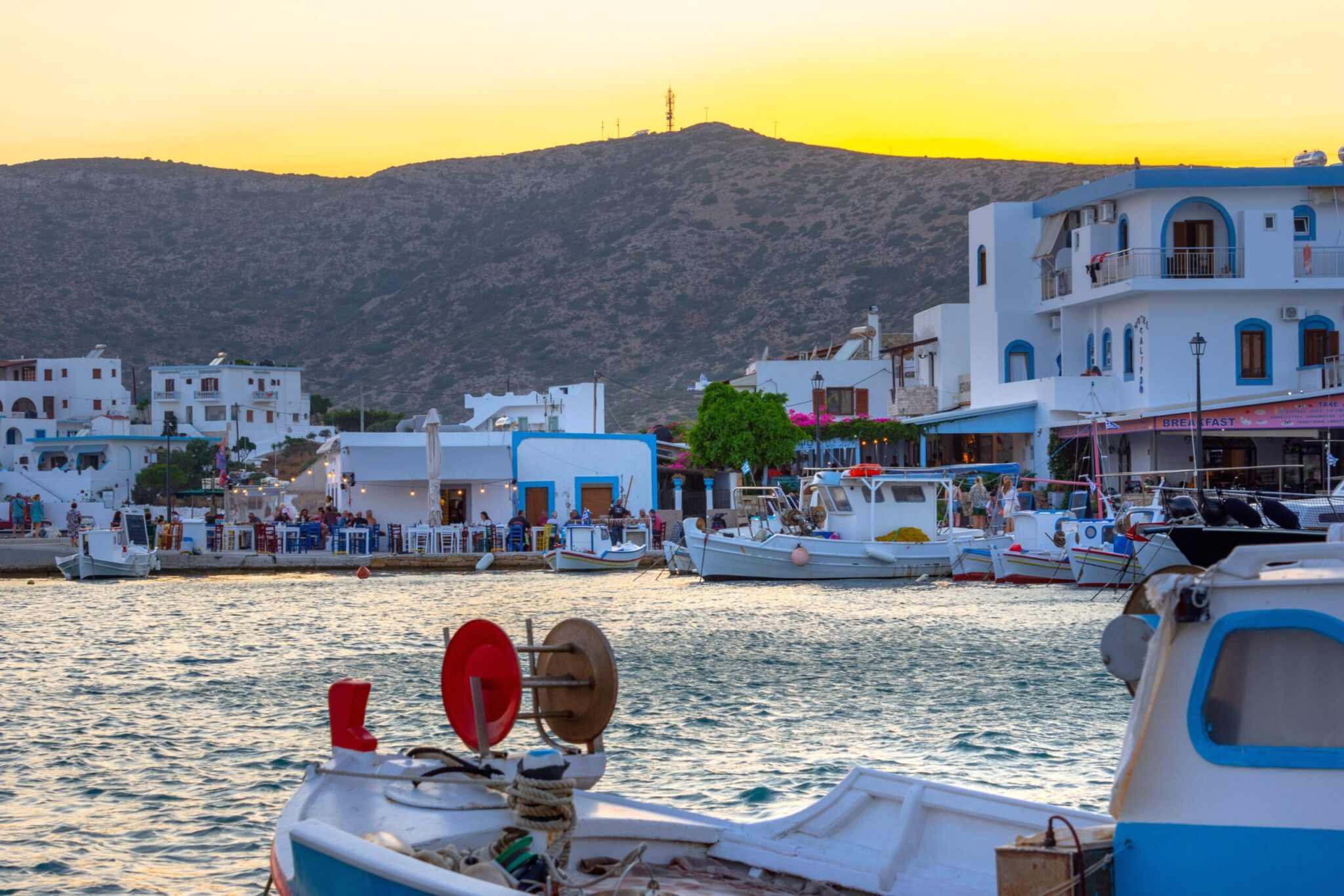 Οι Times αποθεώνουν το «μυθικό» νησί της Ελλάδας με τις υπέροχες παραλίες και τα τιρκουάζ νερά
