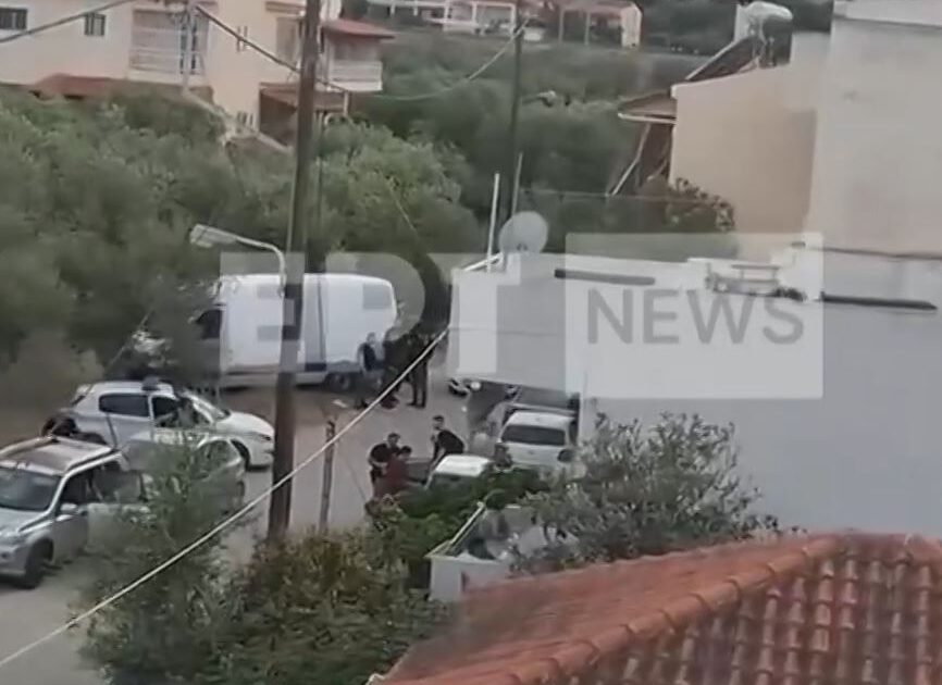 Credits: ΕΡΤ - Οδός Παπανικολή στο Κιάτο - Έφοδος στο σπίτι του απόστρατου της Πολεμικής Αεροπορίας