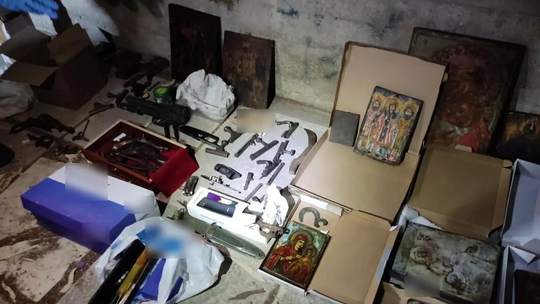 Καισαριανή: Όπλα και πυρομαχικά εντοπίστηκαν από περαστικό σε κάδο απορριμμάτων (Φωτογραφιές)
