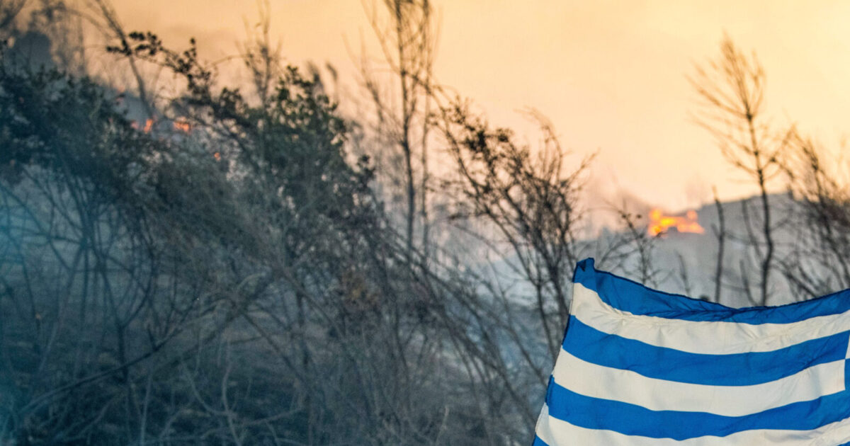 Εικόνα από τη φωτιά το Χελιδόνι Ηλείας σήμερα το πρωί