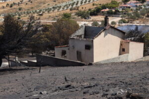 Καμένο σπίτι στην Κερατέα - Φωτογραφία Αρχείου