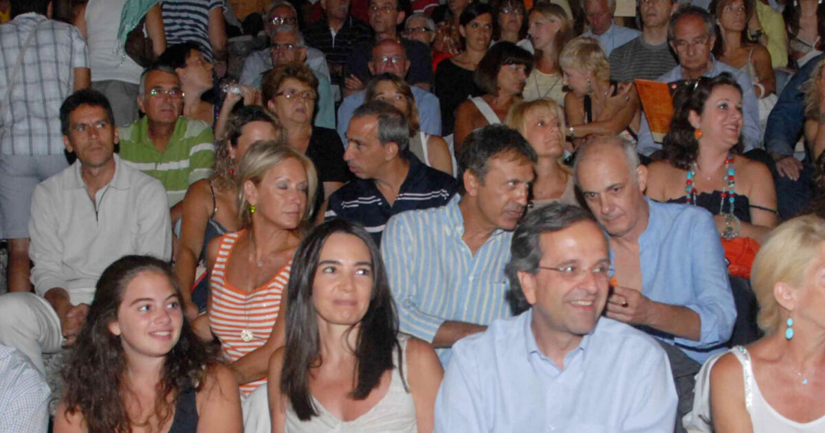 14-08-2009 Επίδαυρος-"Όρνιθες" ΚΘΒΕ. Γεωργία & Αντώνης Σαμαράς με την κόρη τους, Λένα-Βαγγέλης Μεϊμαράκης με τη σύζυγό του, Ιωάννα Κολοκοτά - 14-08-2009 Επίδαυρος-"Όρνιθες" ΚΘΒΕ