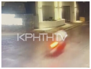Credits: ΚΡΗΤΗ TV - Η στιγμή της σύγκρουσης στον δρόμο που ενώνει τα Μάλια με την Σταλίδα